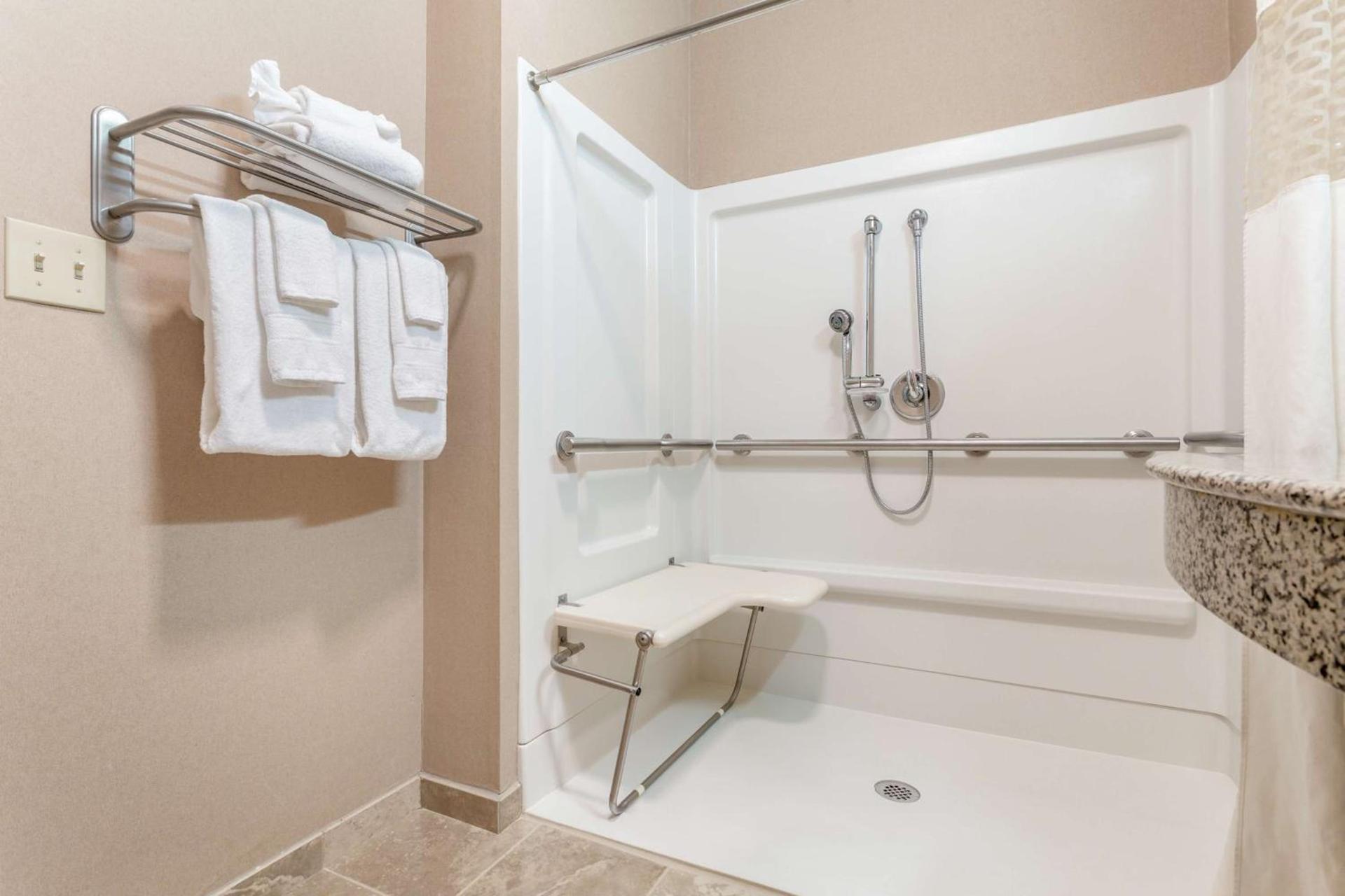 Hampton Inn Auburn photo 19