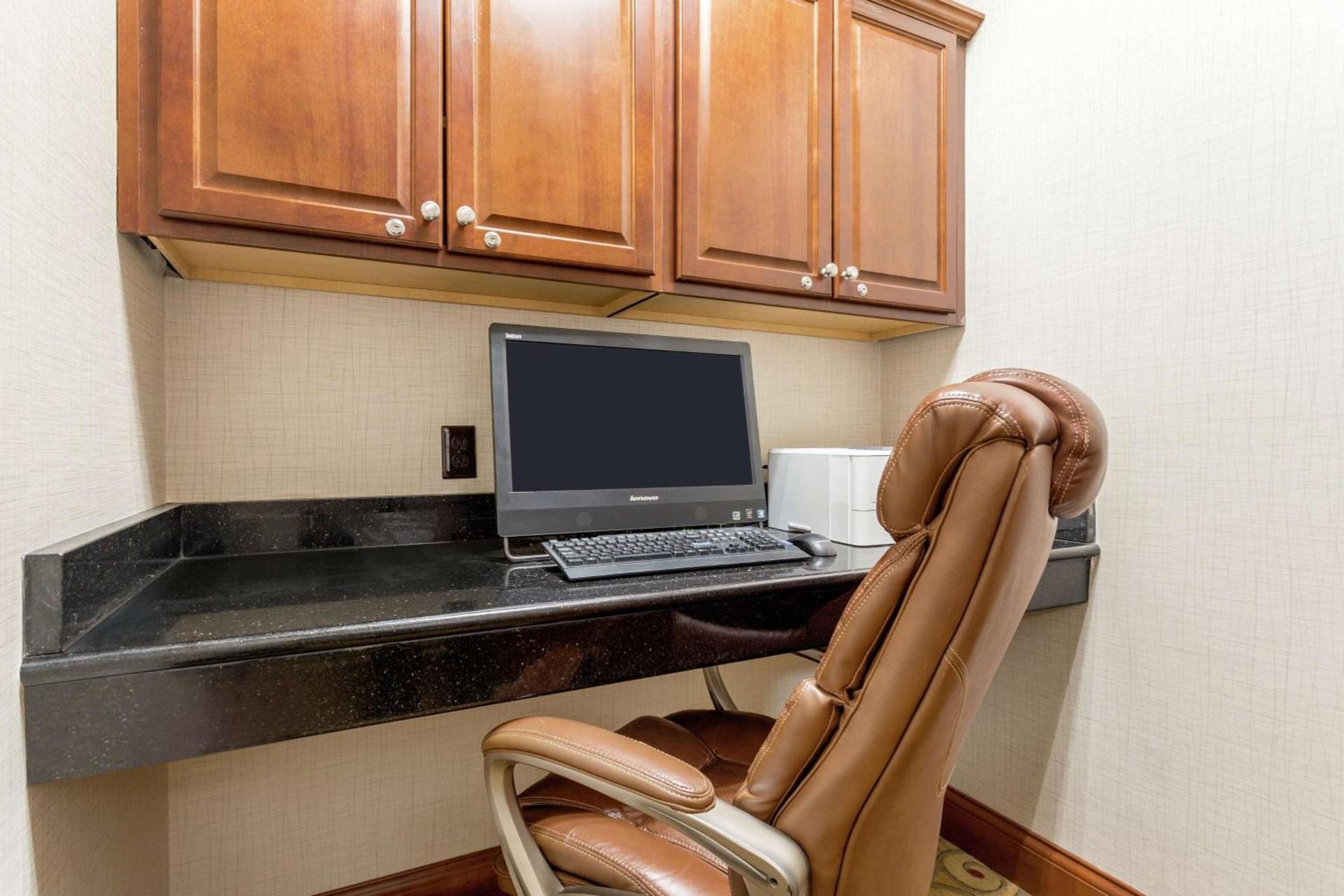 Hampton Inn Auburn photo 21