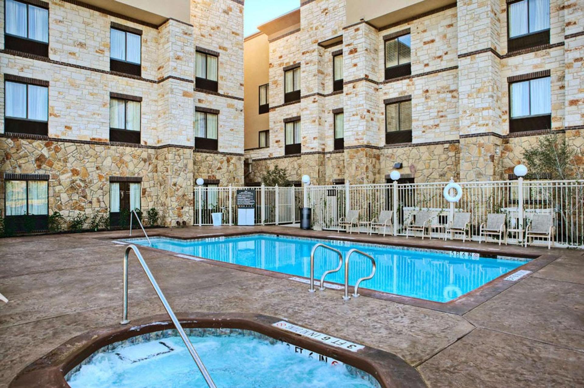 Hampton Inn & Suites - Mansfield photo 3