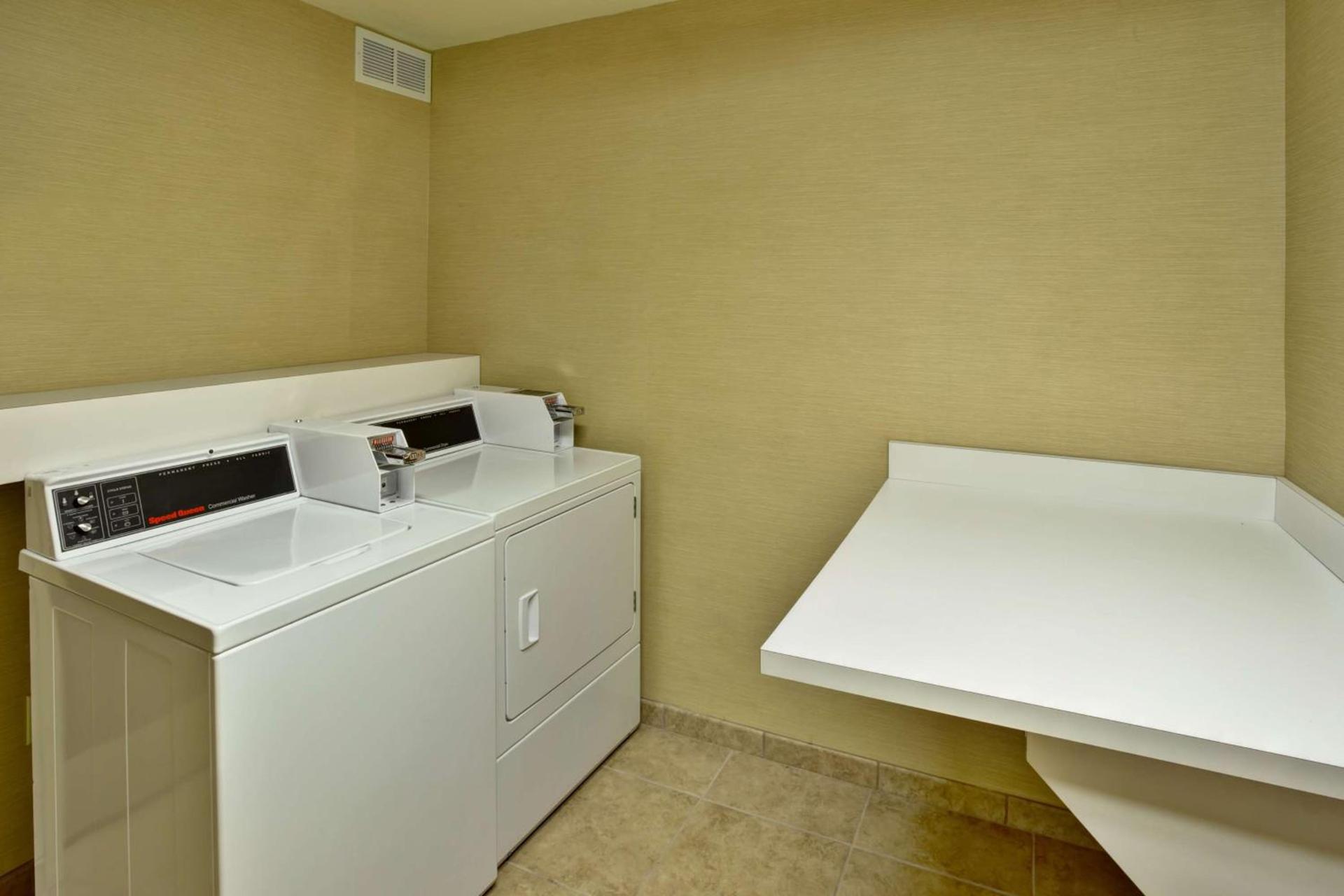 Hampton Inn Ft Wayne photo 13