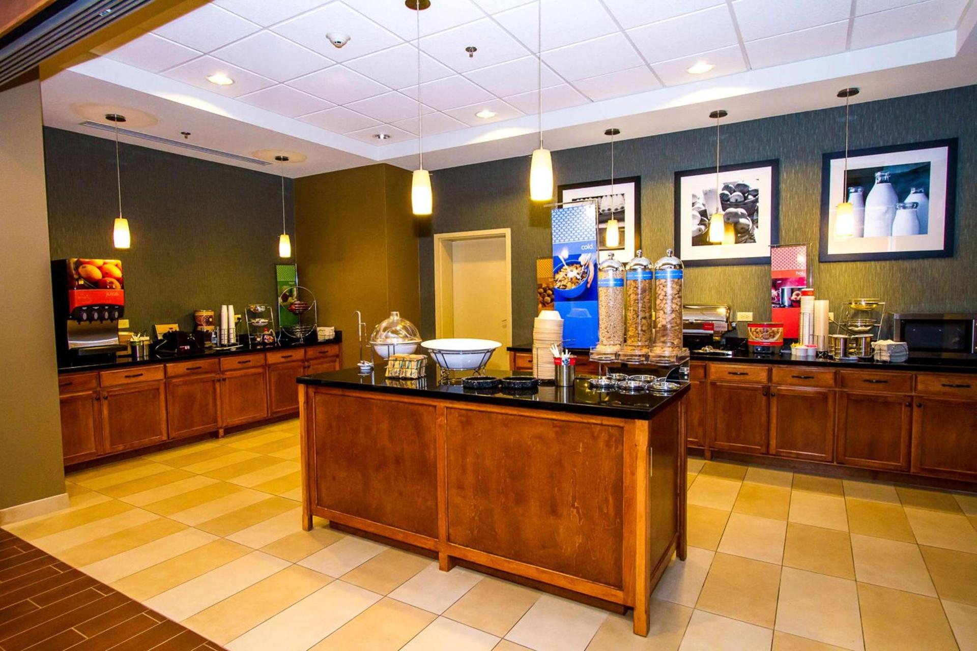 Hampton Inn Fayetteville photo 9