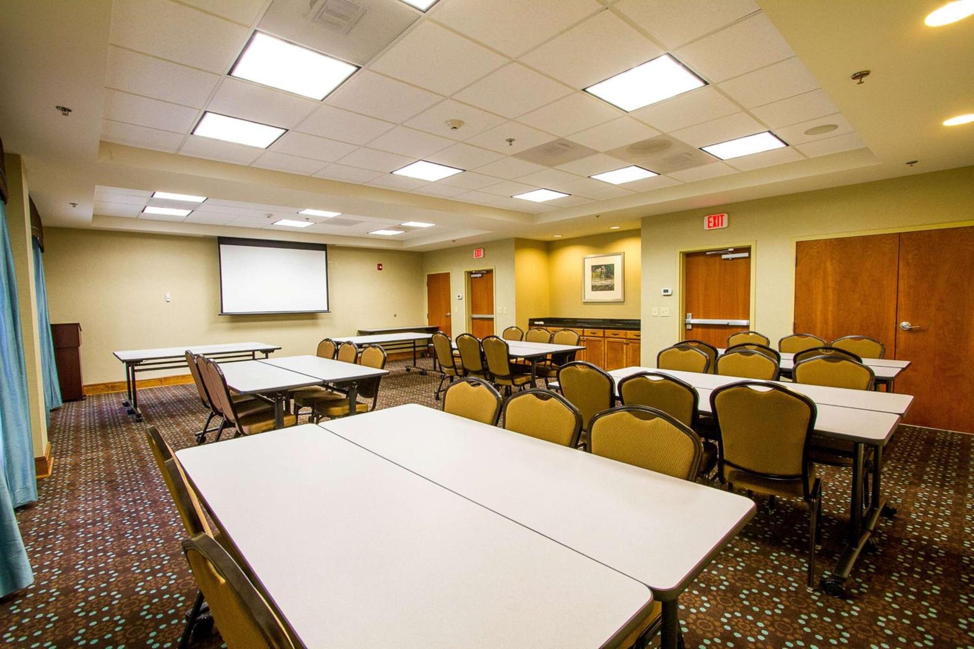 Hampton Inn Fayetteville photo 26