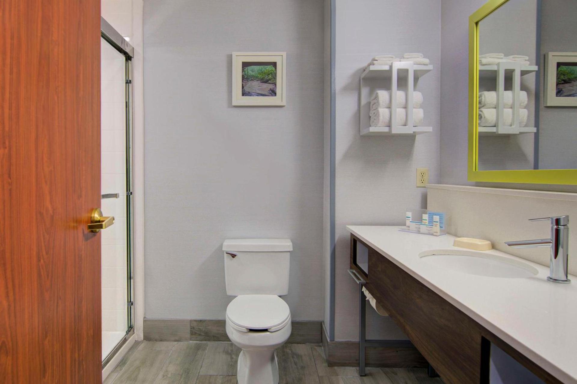 Hampton Inn Fayetteville photo 16