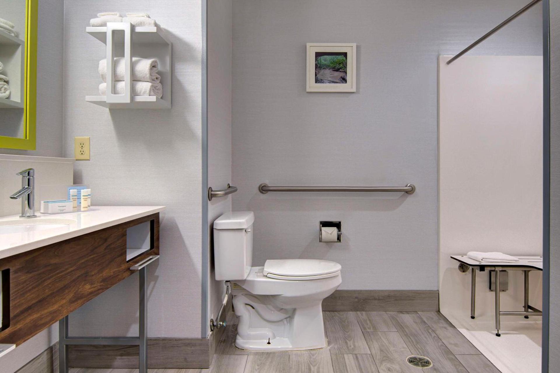 Hampton Inn Fayetteville photo 17
