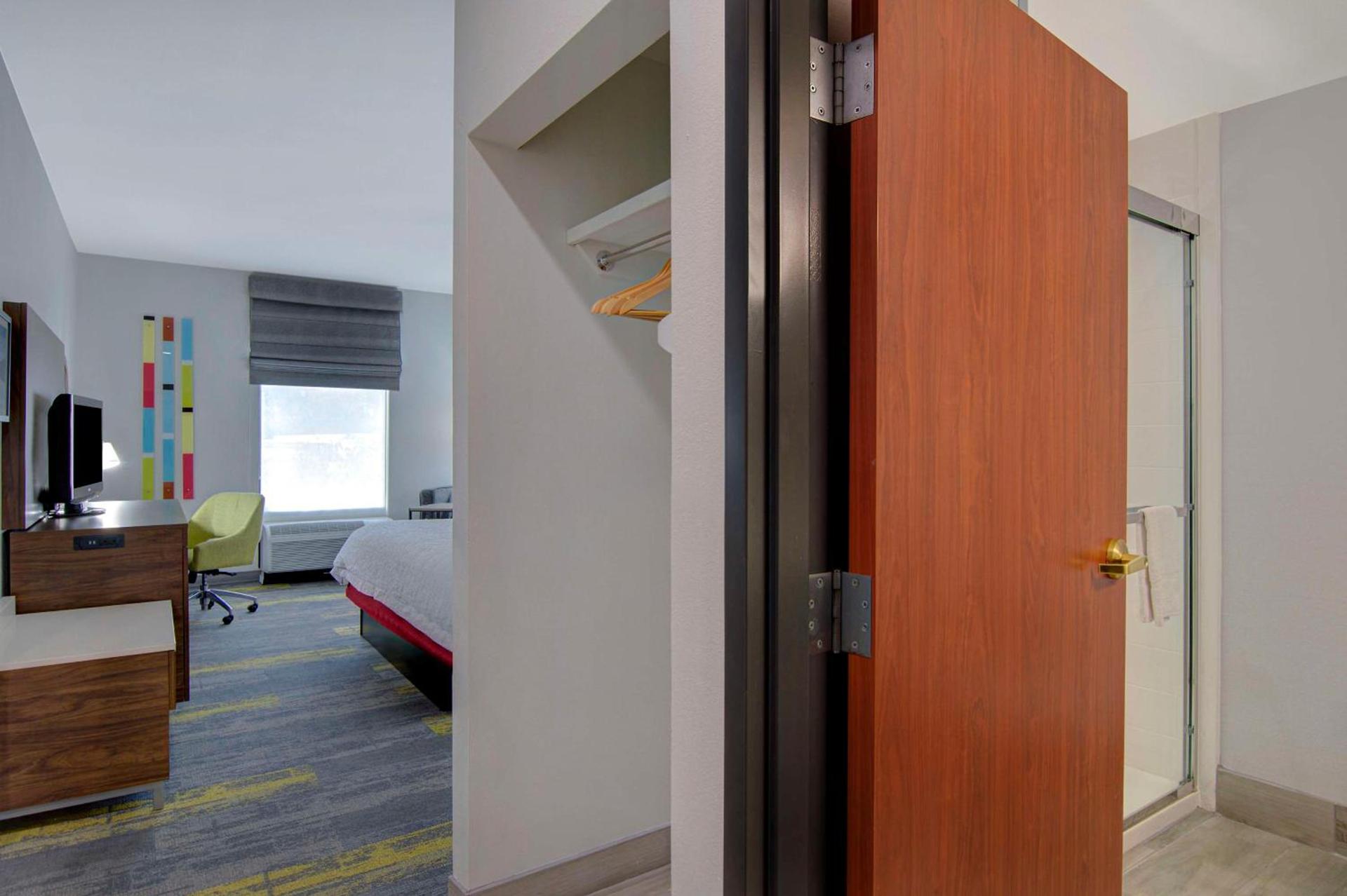 Hampton Inn Fayetteville photo 18
