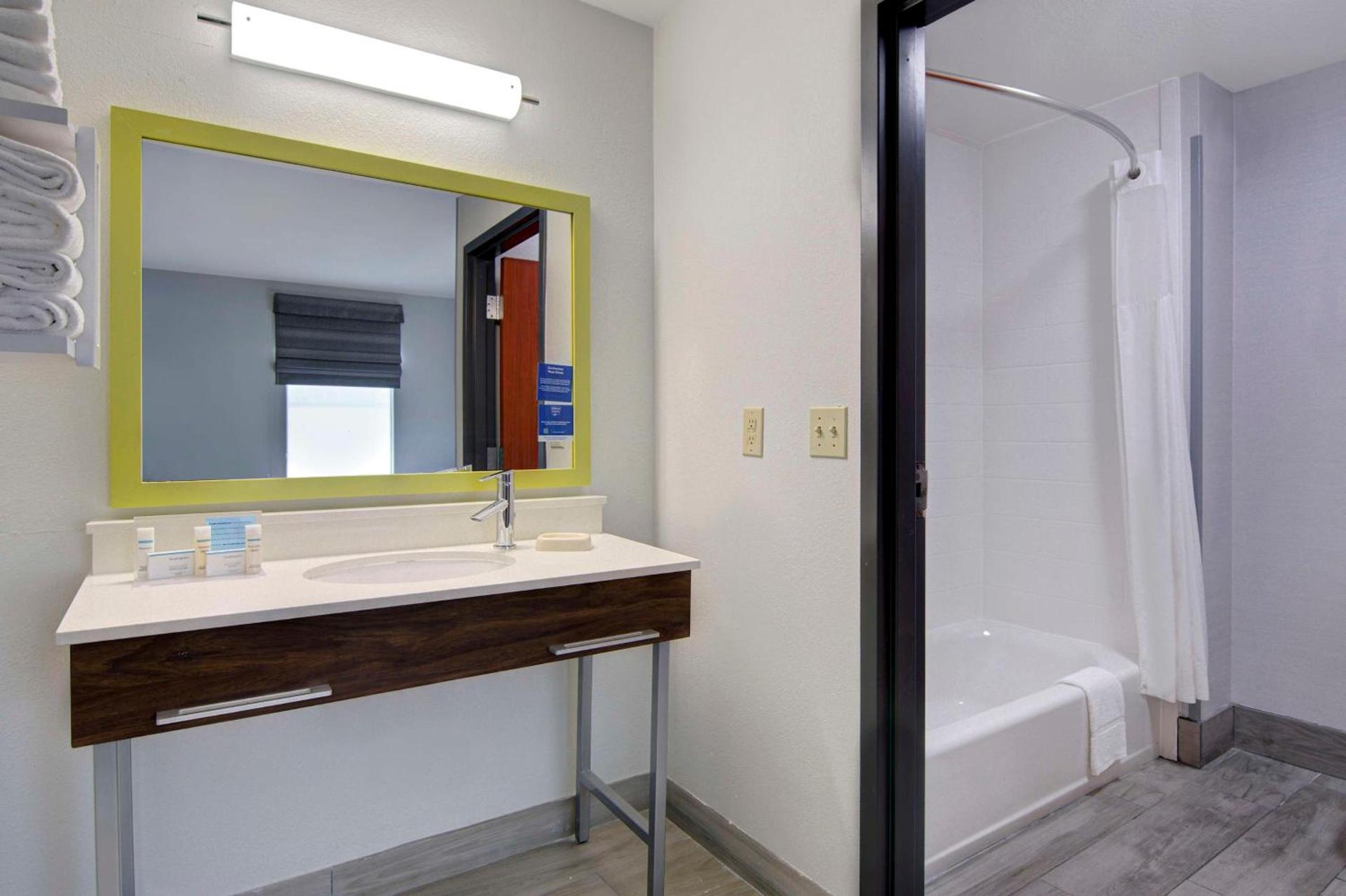 Hampton Inn Fayetteville photo 29