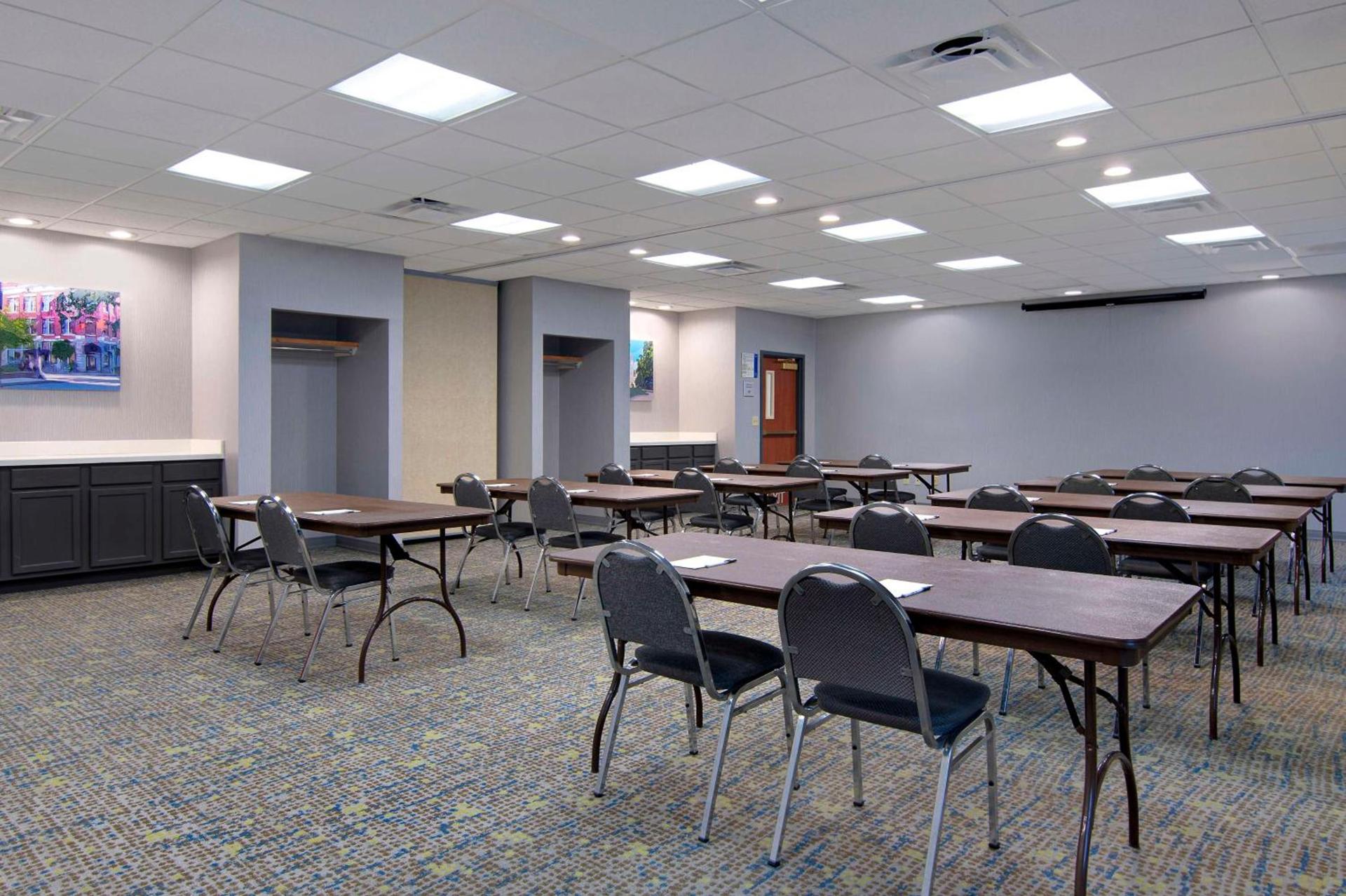 Hampton Inn Fayetteville photo 30