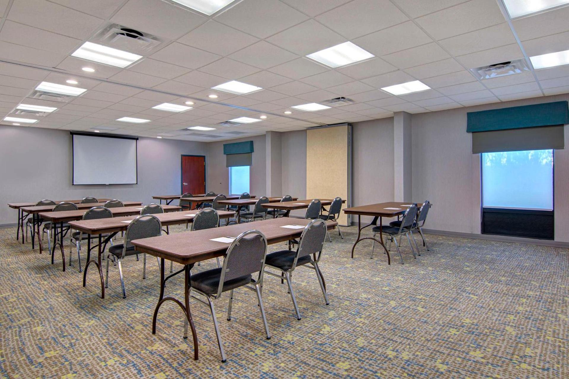 Hampton Inn Fayetteville photo 31