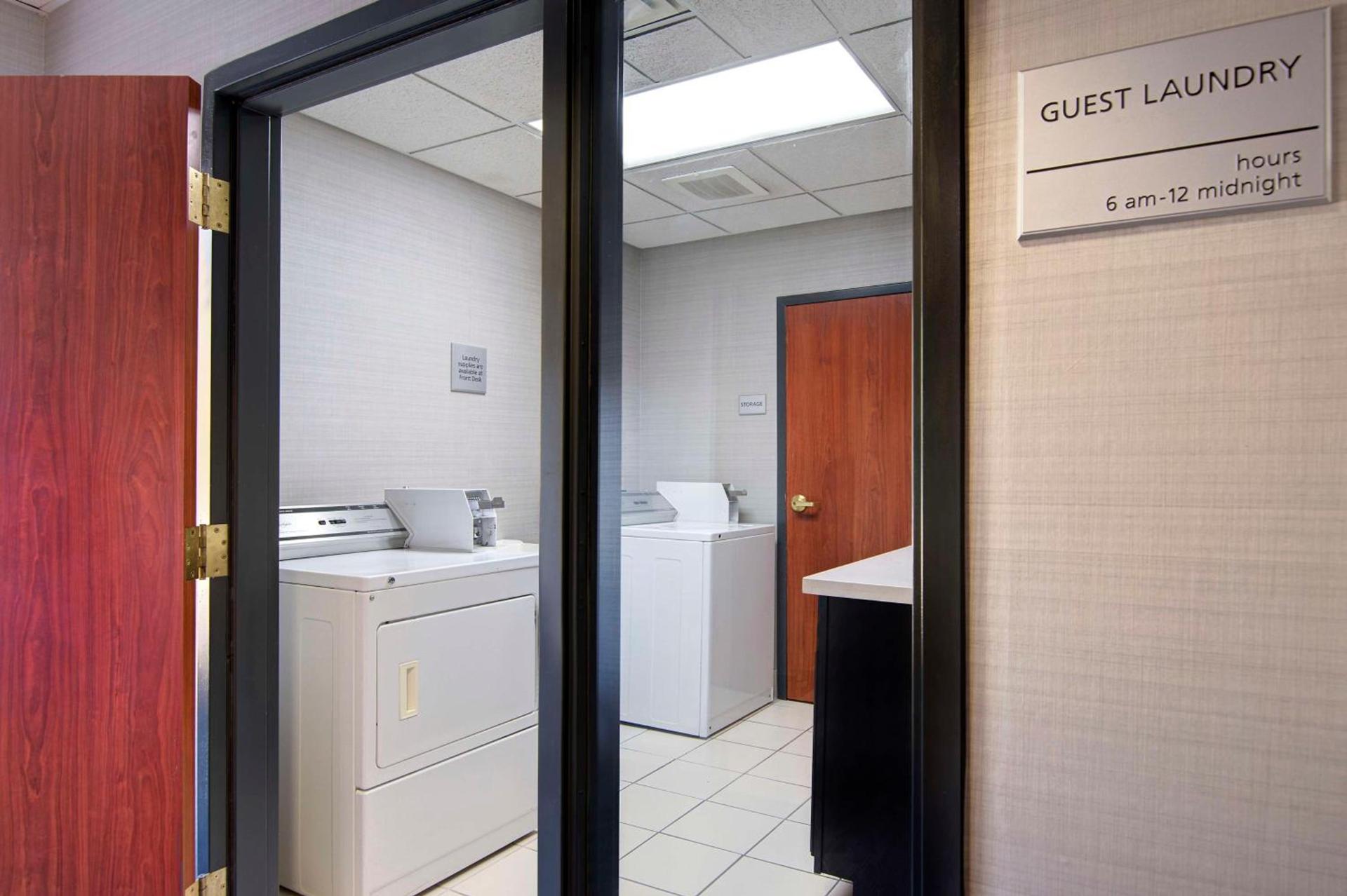 Hampton Inn Fayetteville photo 32