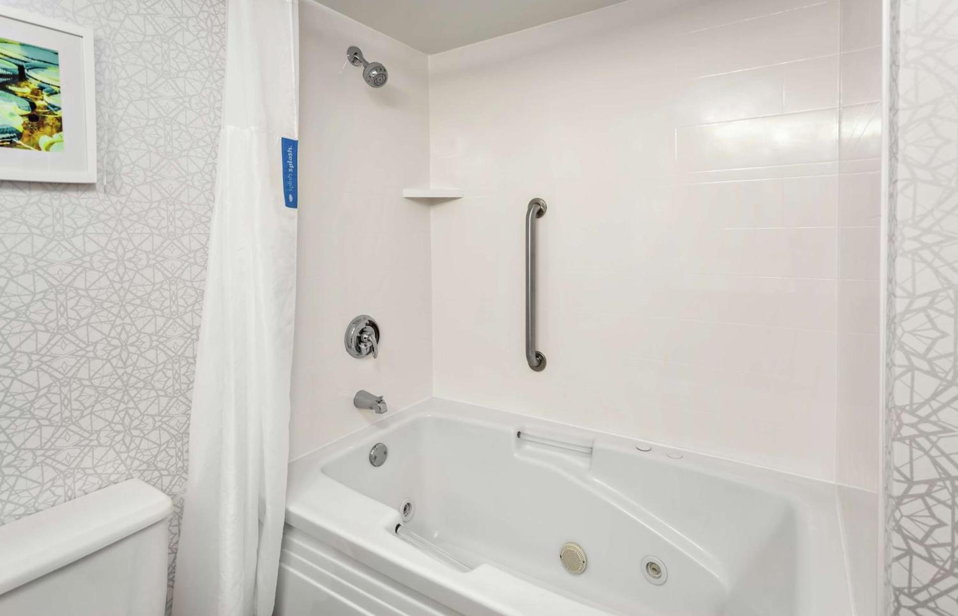 Hampton Inn Gainesville photo 49