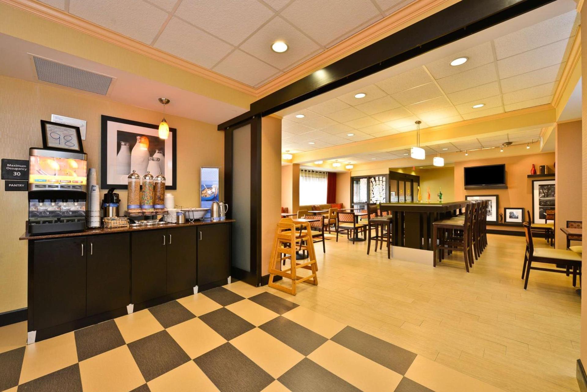 Hampton Inn - Greenville photo 14