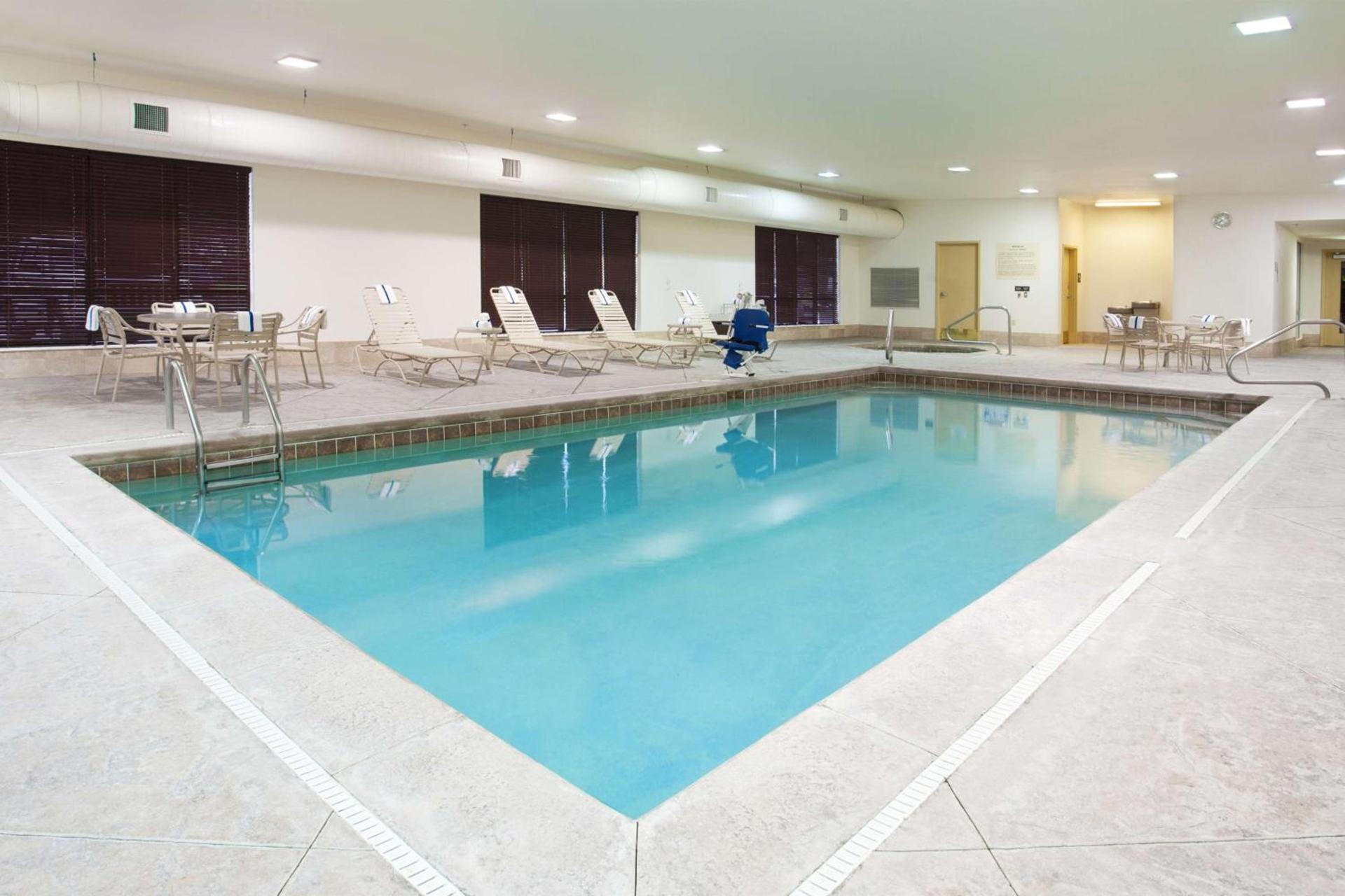Hampton Inn & Suites Grove City photo 5