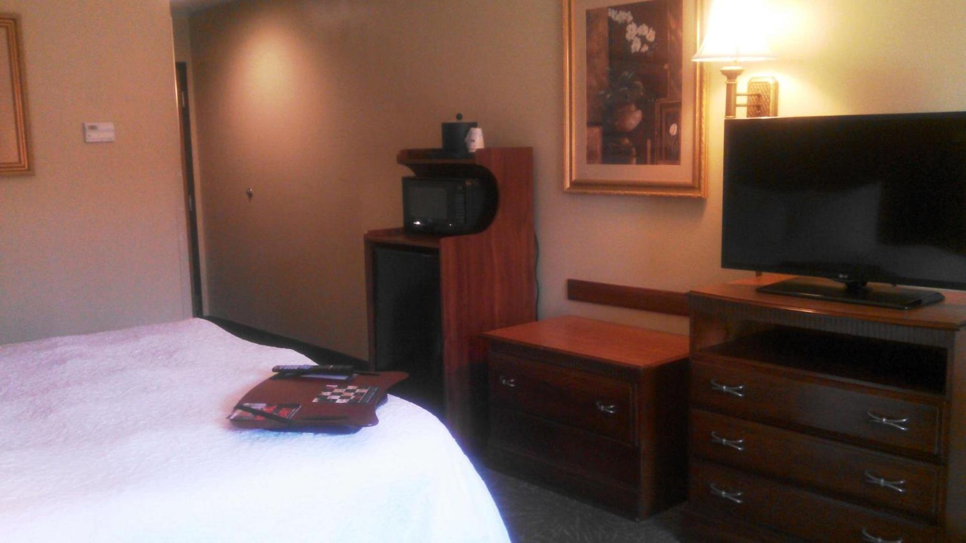 Hampton Inn Greenwood photo 16