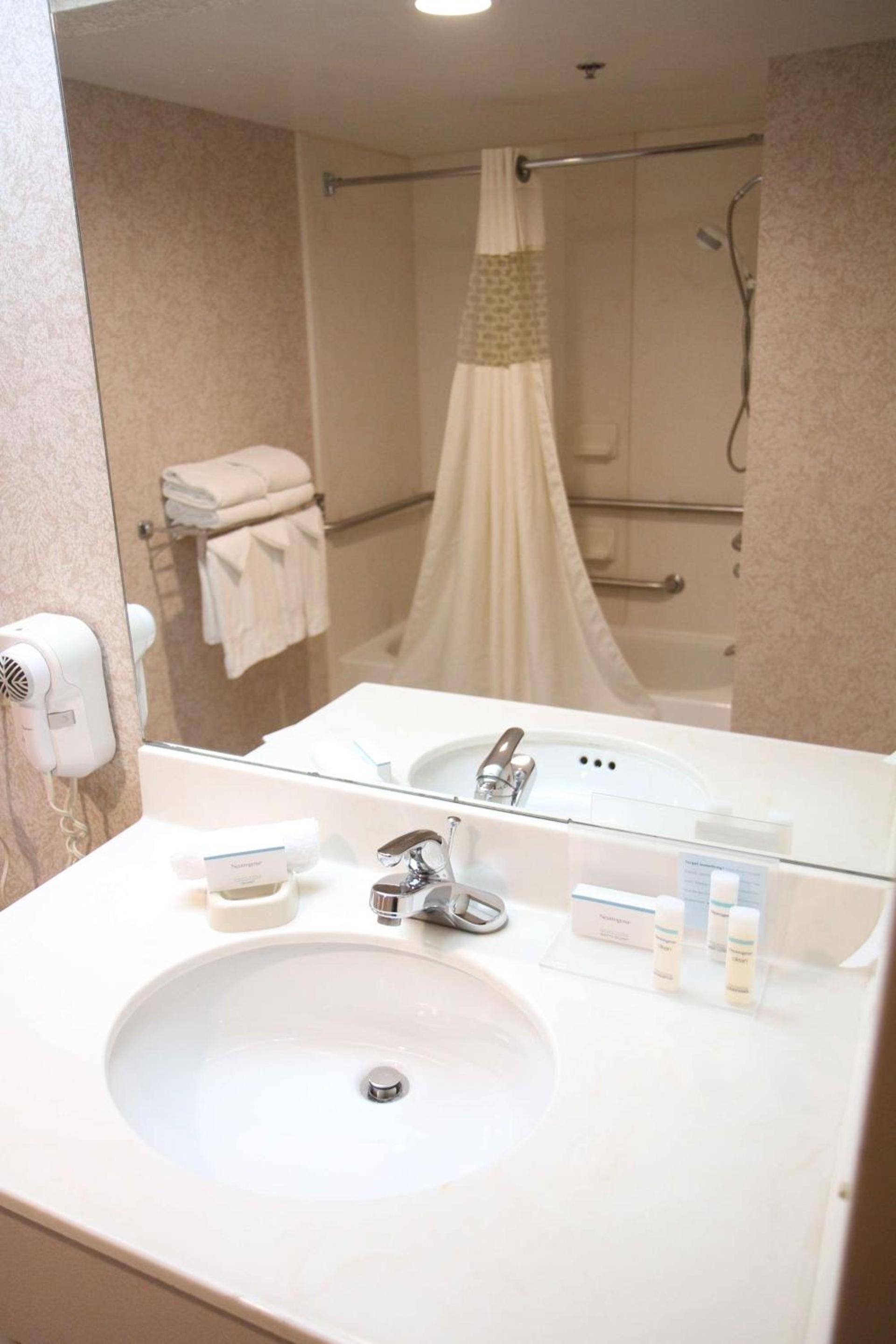 Hampton Inn Greeneville photo 11