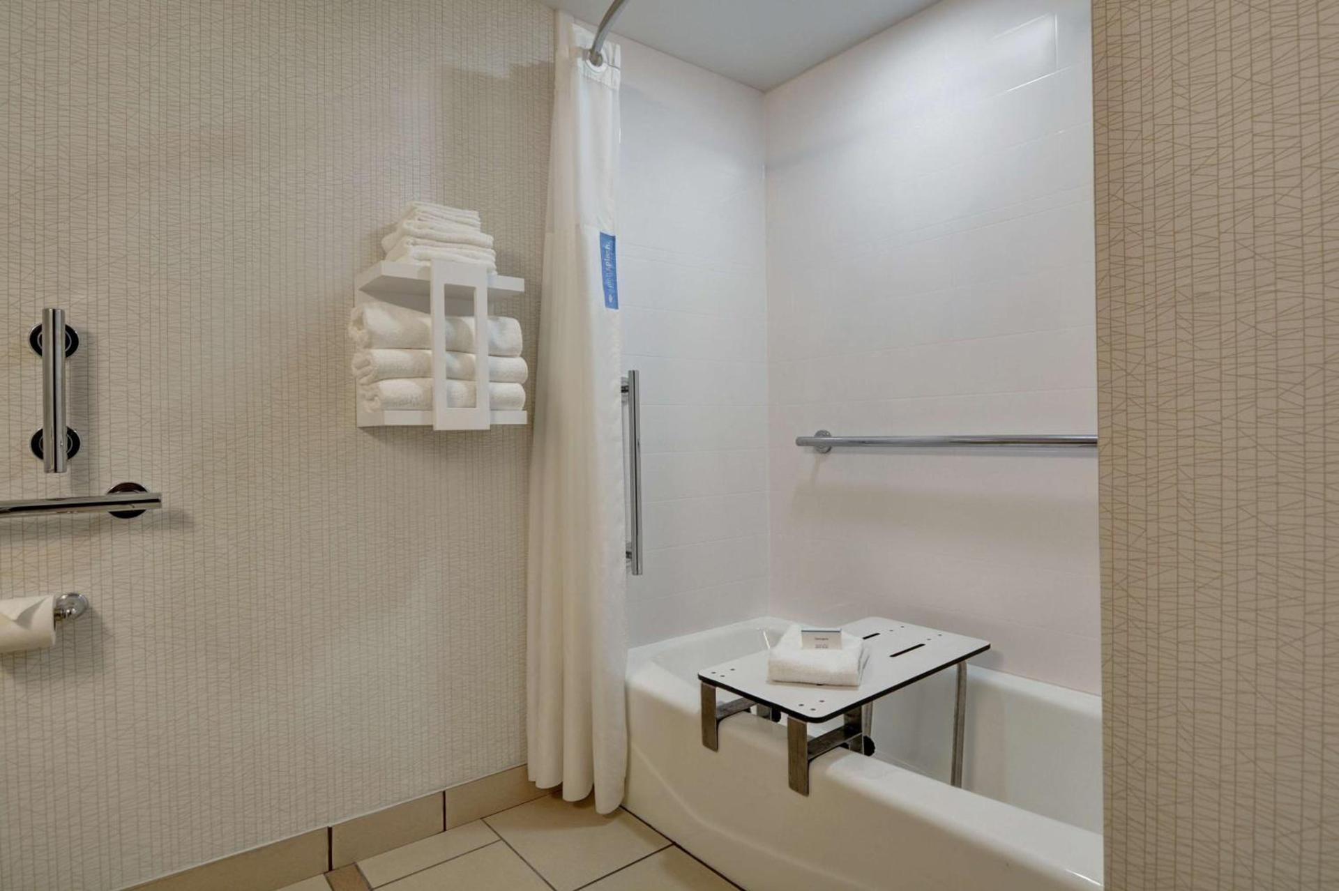 Hampton Inn Greenwood photo 18