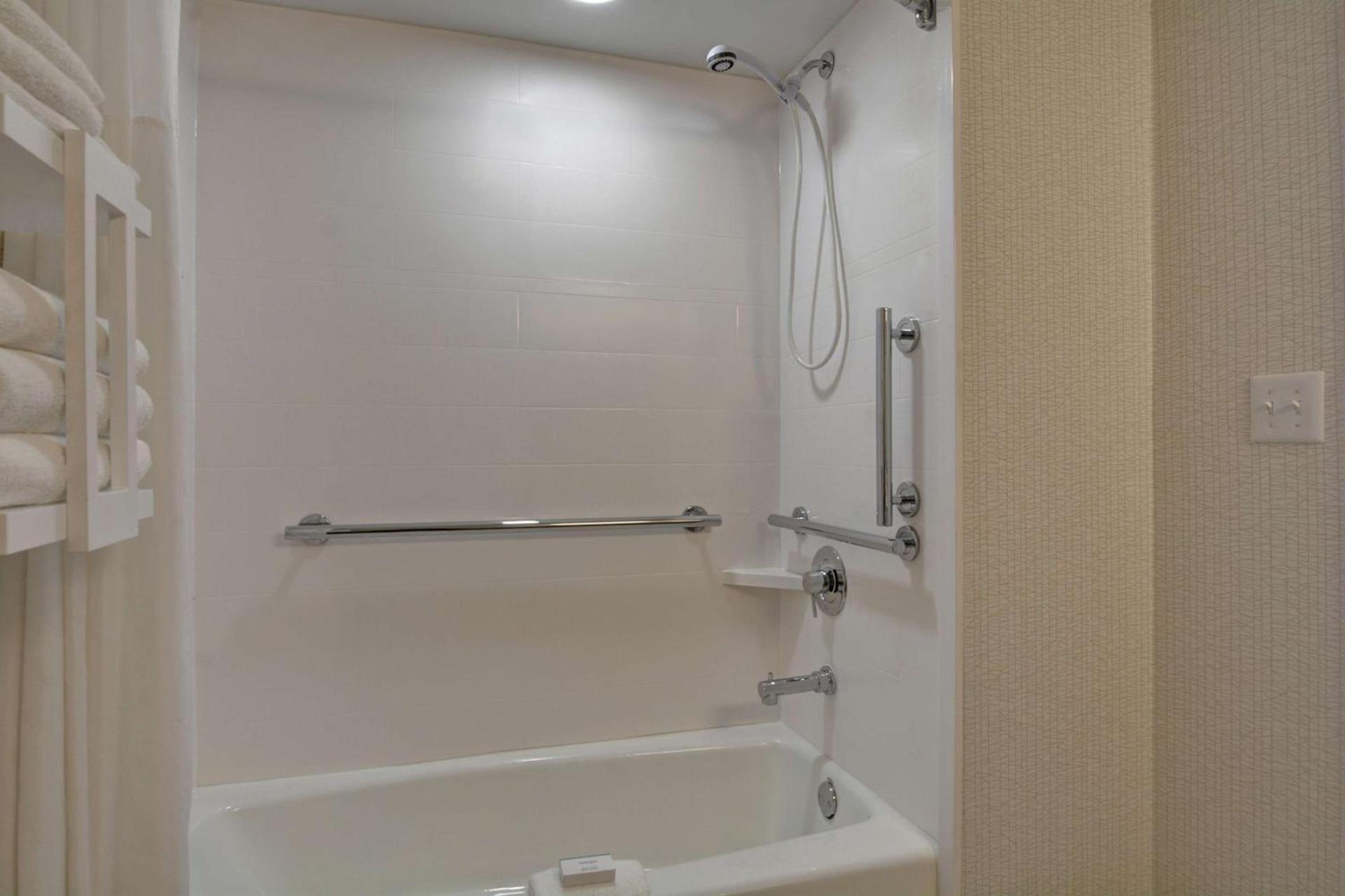 Hampton Inn Greenwood photo 23