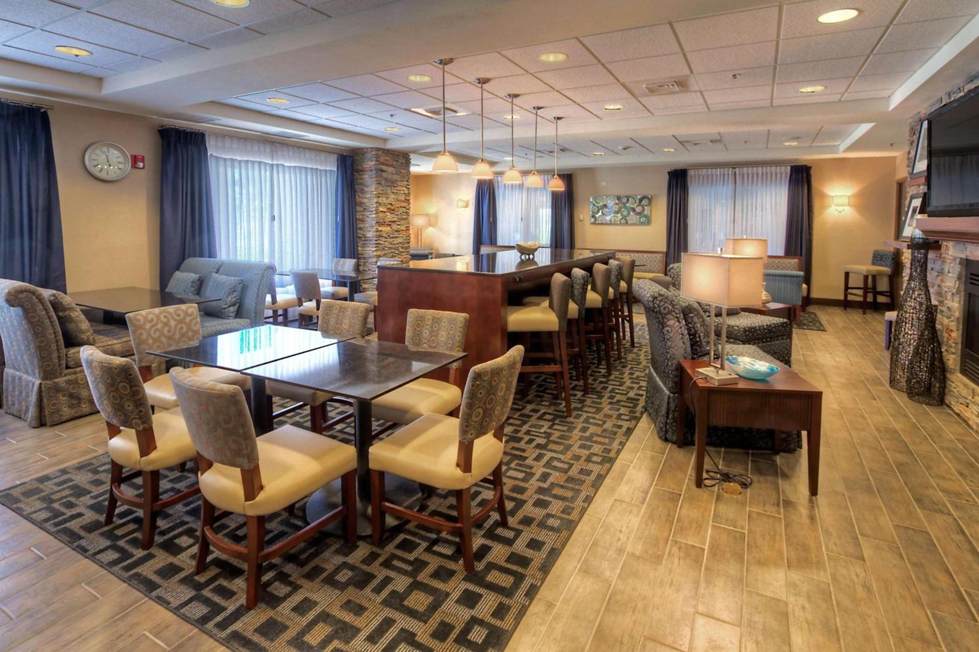 Hampton Inn - Great Falls photo 5