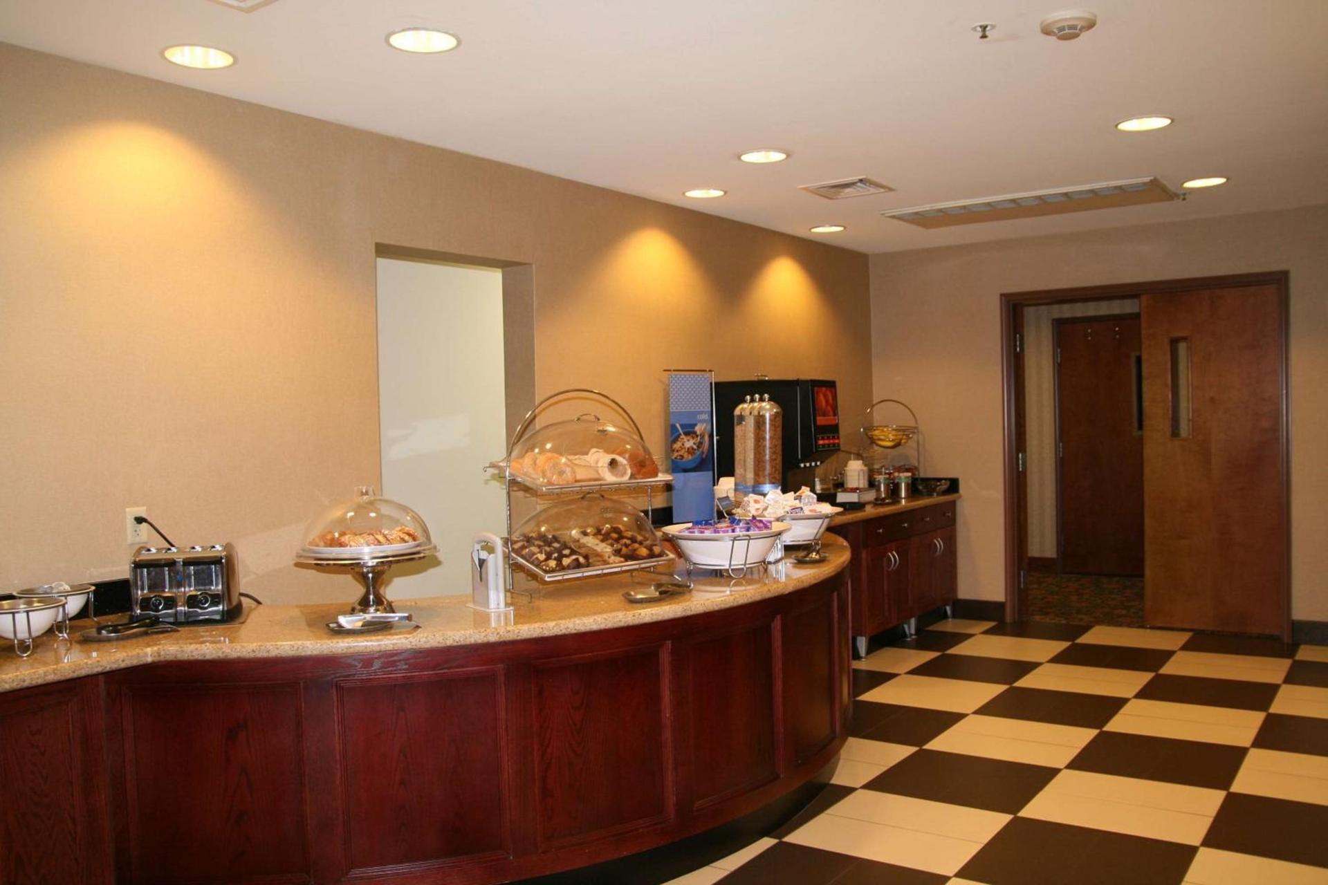 Hampton Inn - Great Falls photo 15