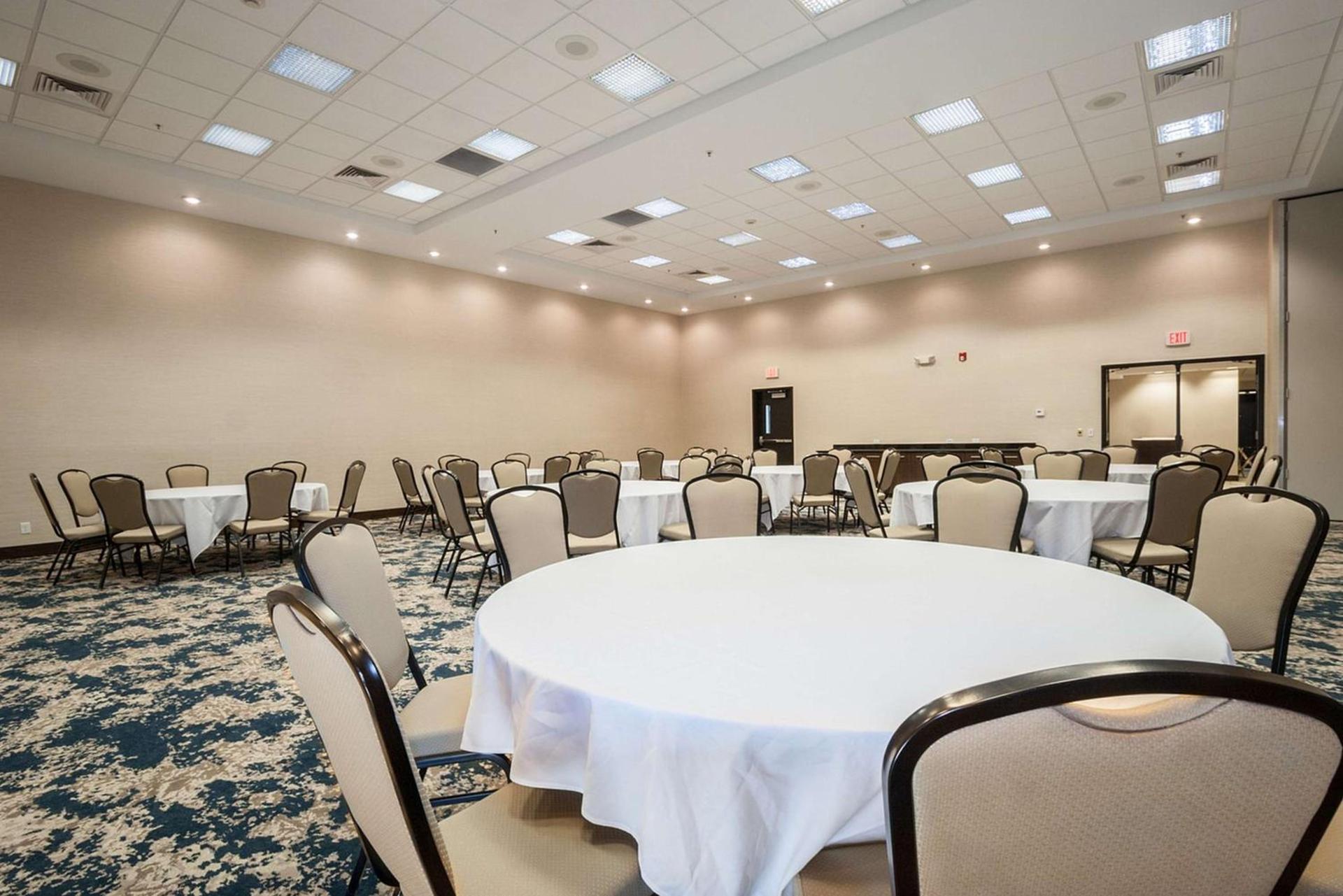 Hampton Inn - Great Falls photo 30