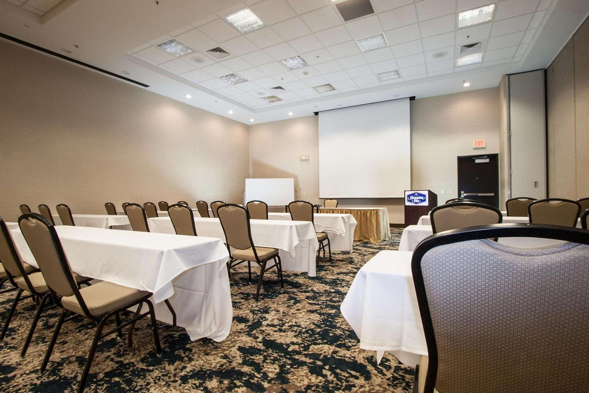 Hampton Inn - Great Falls photo 32