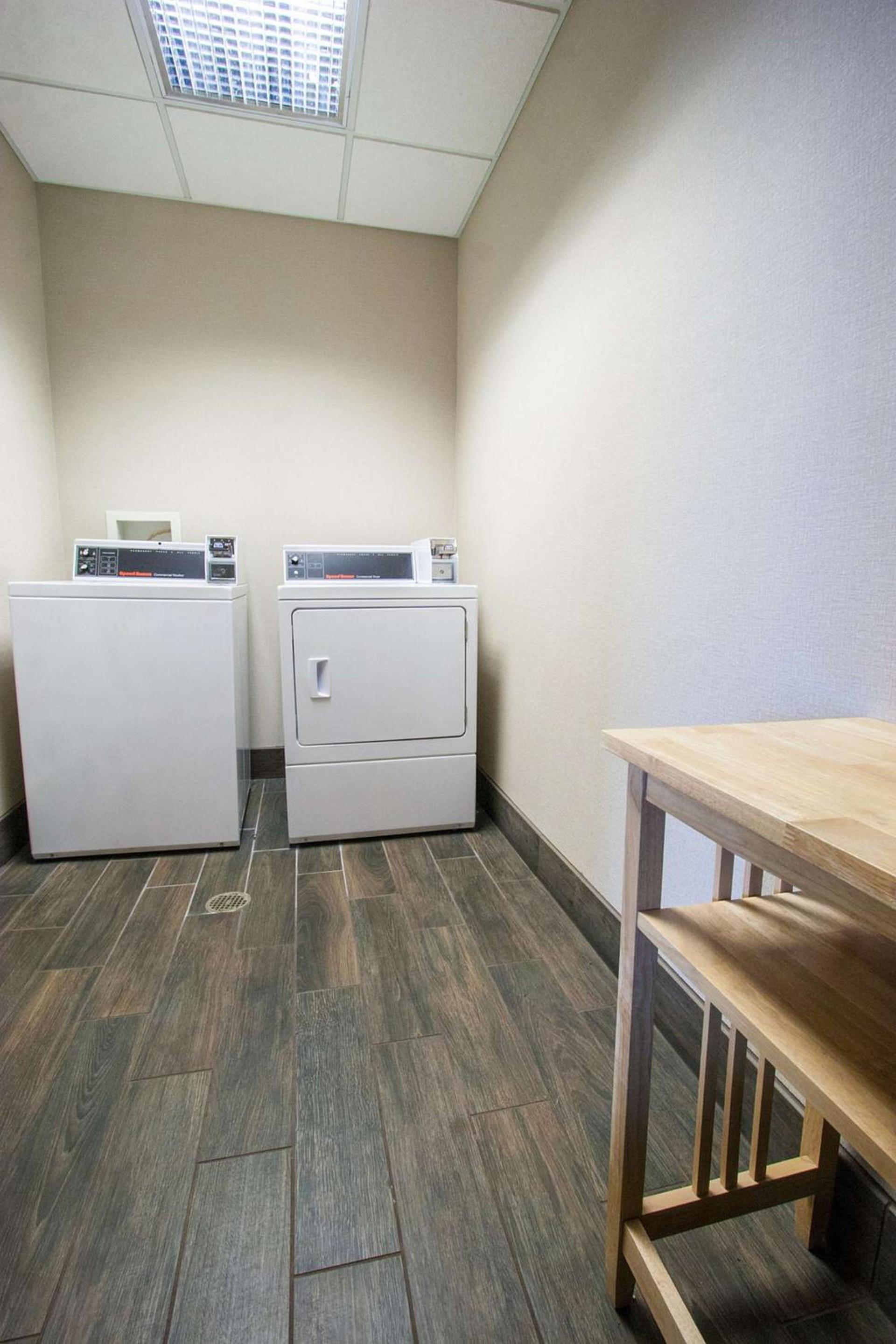 Hampton Inn - Great Falls photo 34