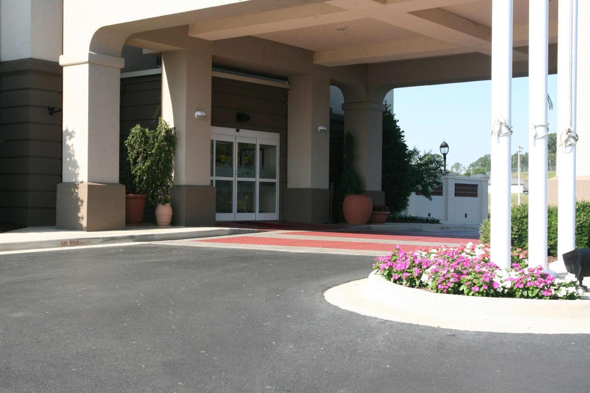 Hampton Inn Guntersville photo 2