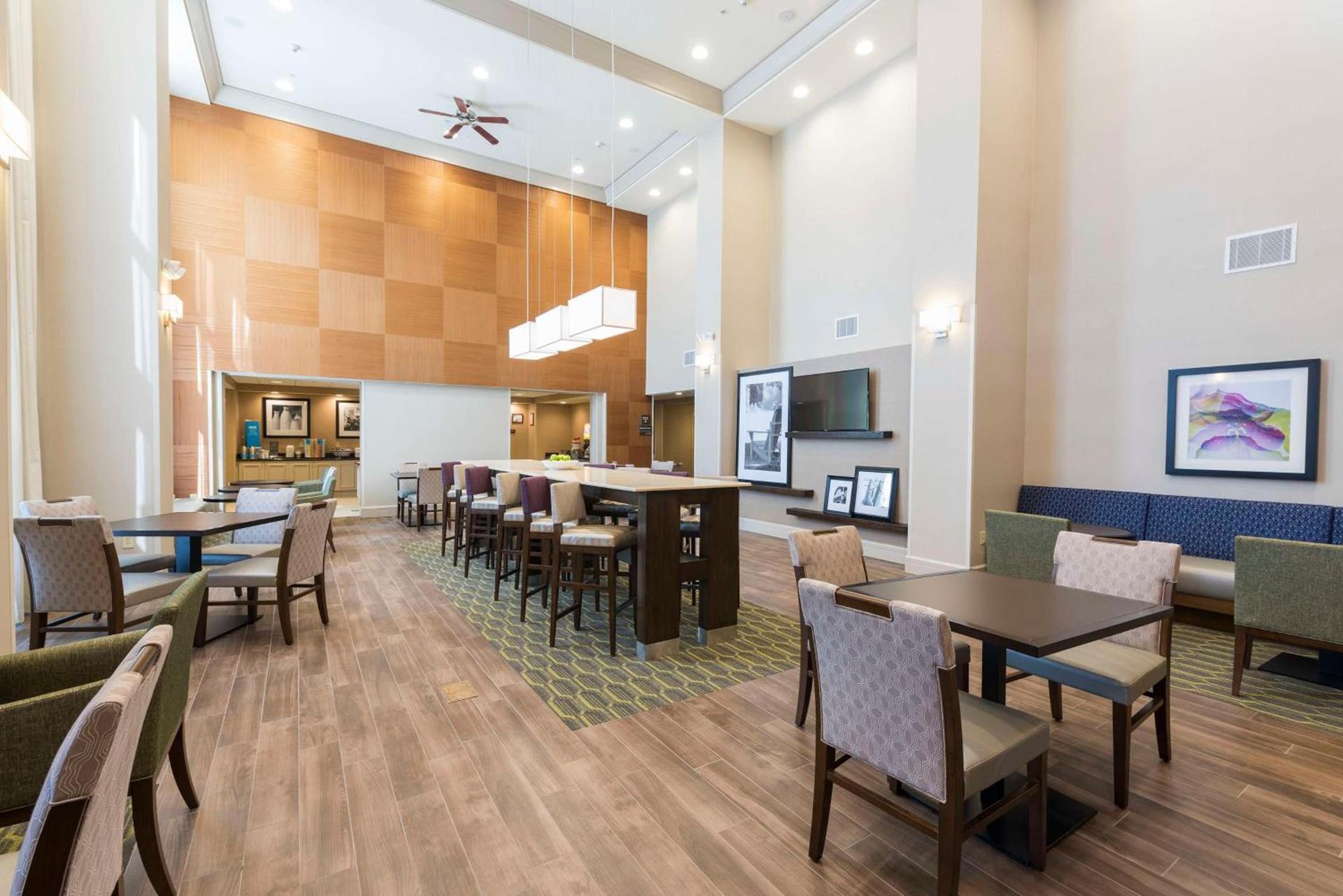 Hampton Inn & Suites Hartford-Manchester photo 2