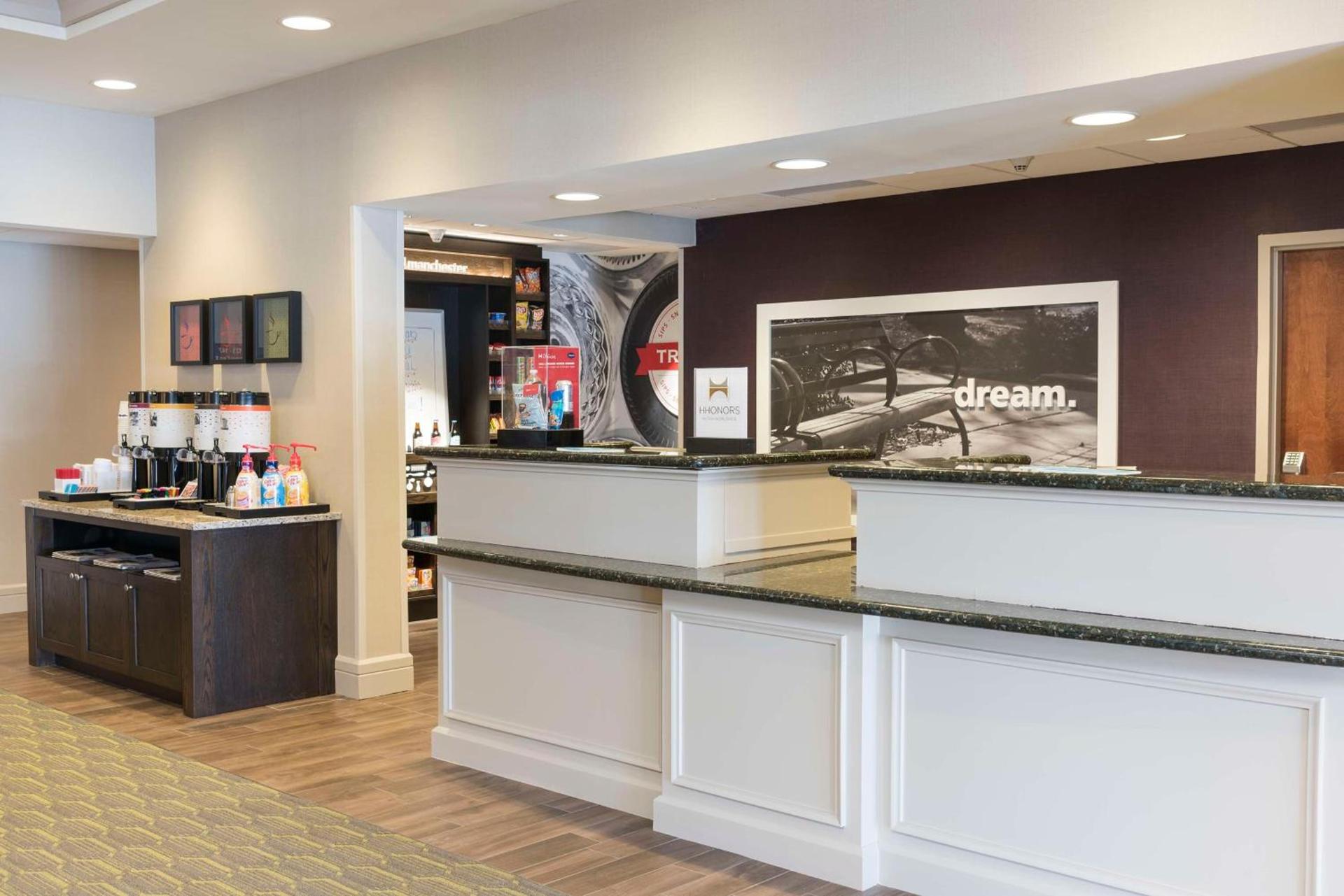 Hampton Inn & Suites Hartford-Manchester photo 3