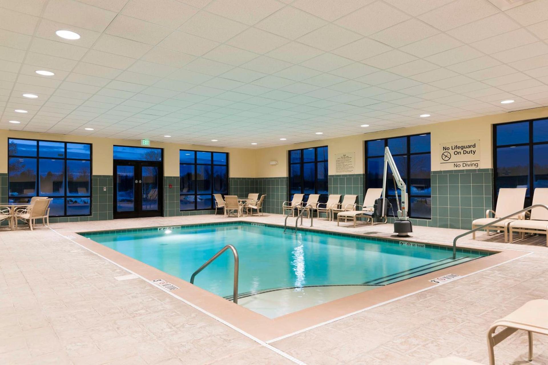 Hampton Inn & Suites Hartford-Manchester photo 6