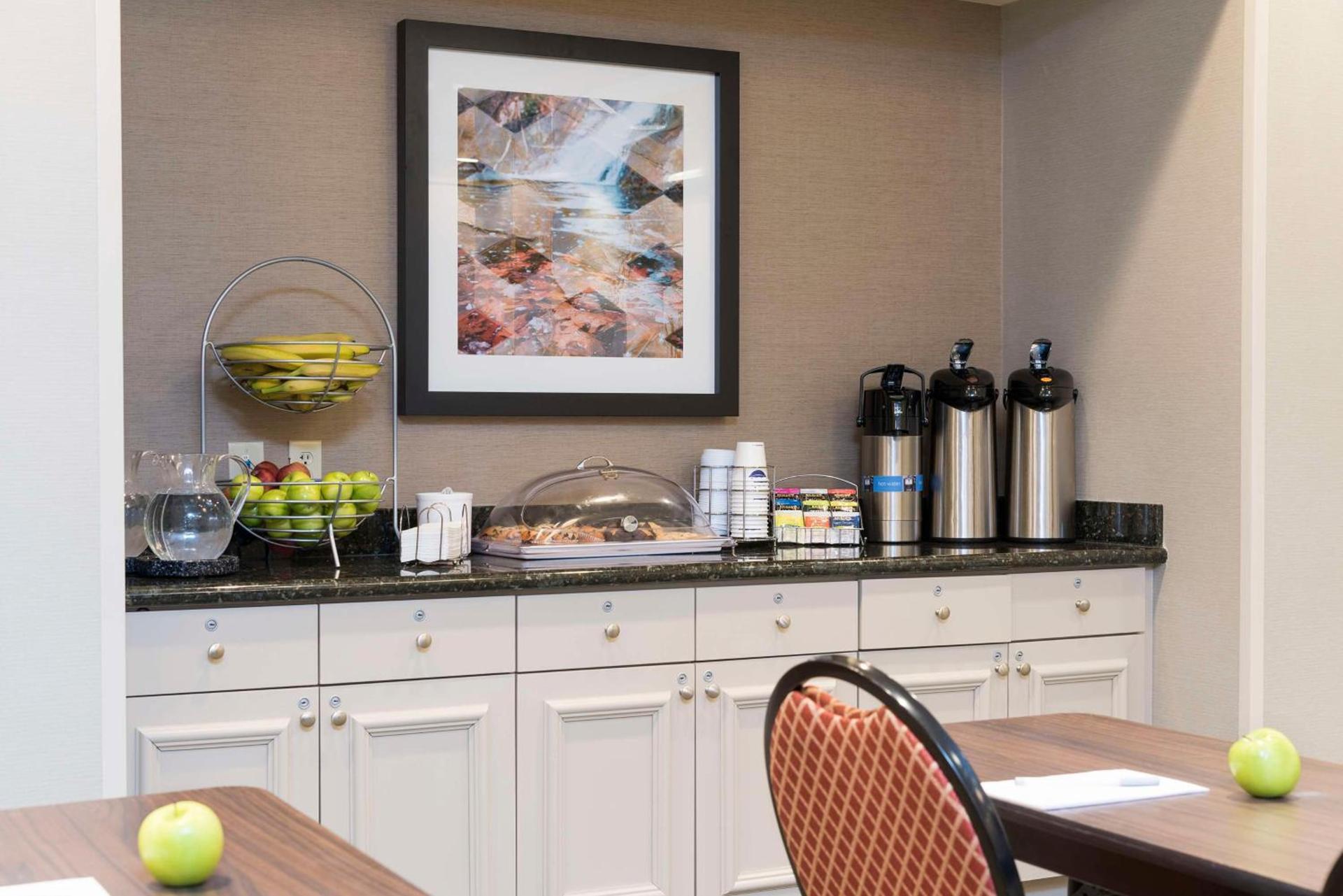 Hampton Inn & Suites Hartford-Manchester photo 42