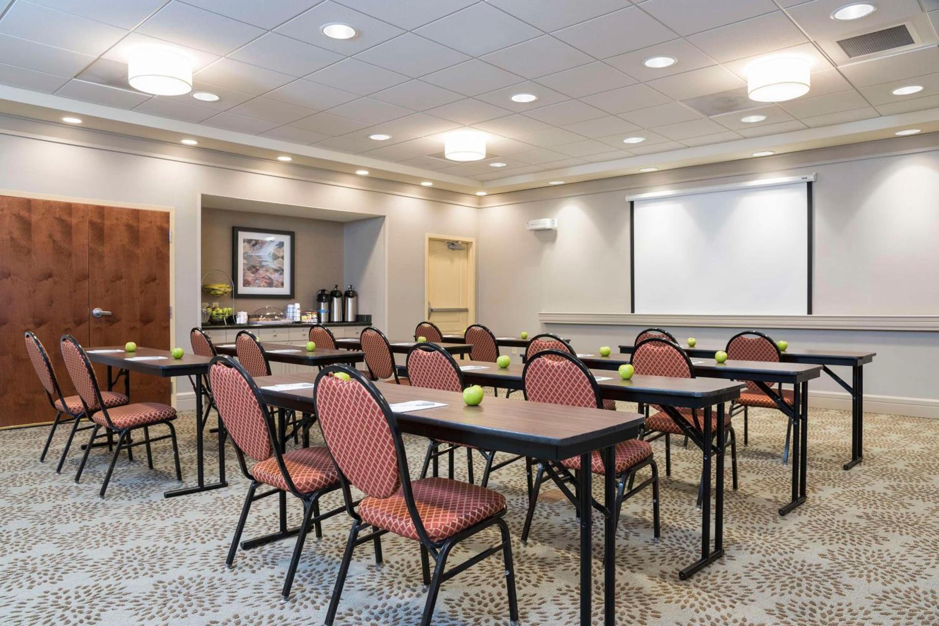 Hampton Inn & Suites Hartford-Manchester photo 43