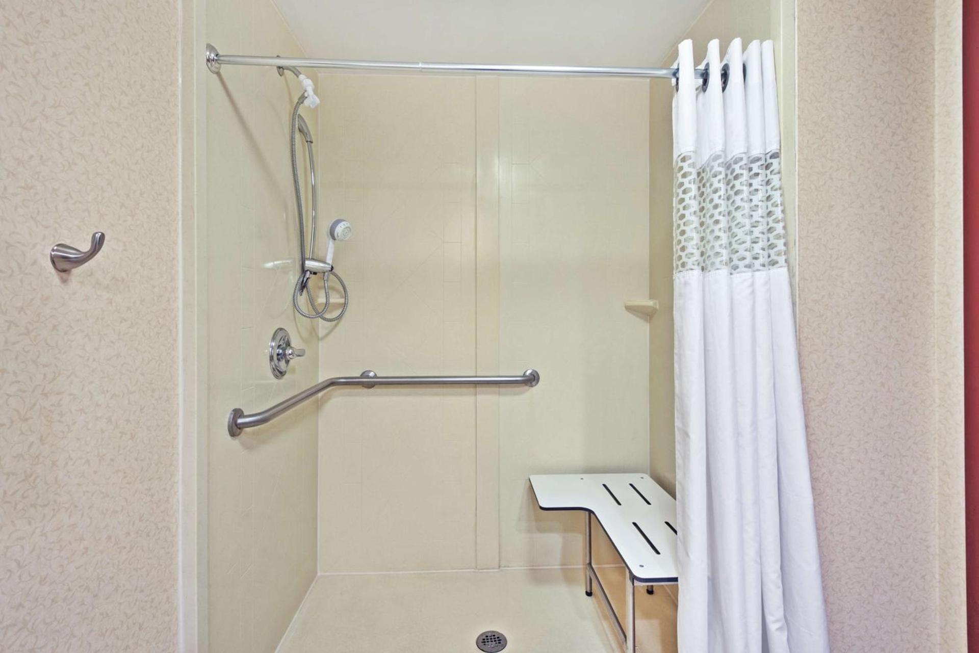 Hampton Inn Huntington/Barboursville photo 12