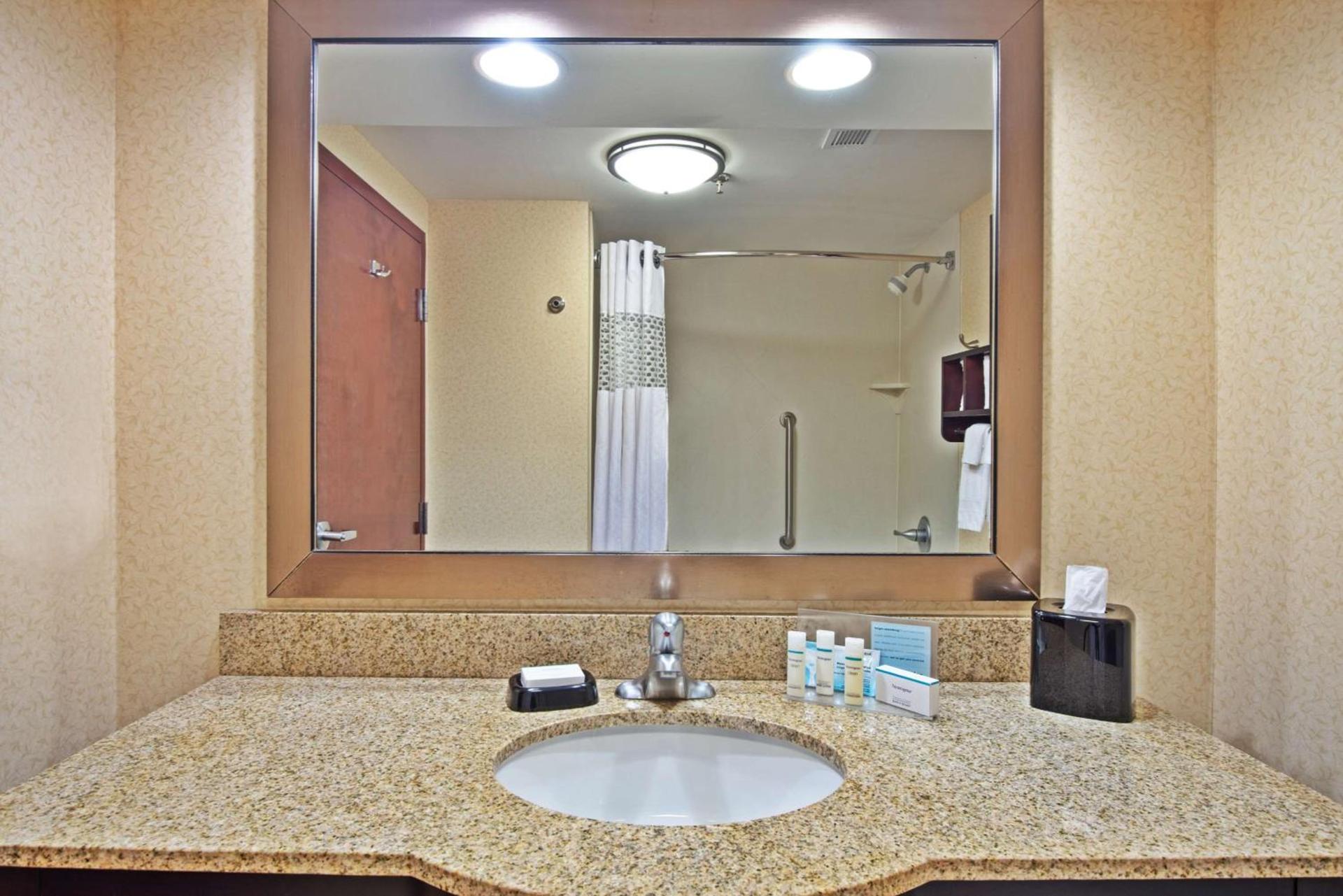 Hampton Inn Huntington/Barboursville photo 18