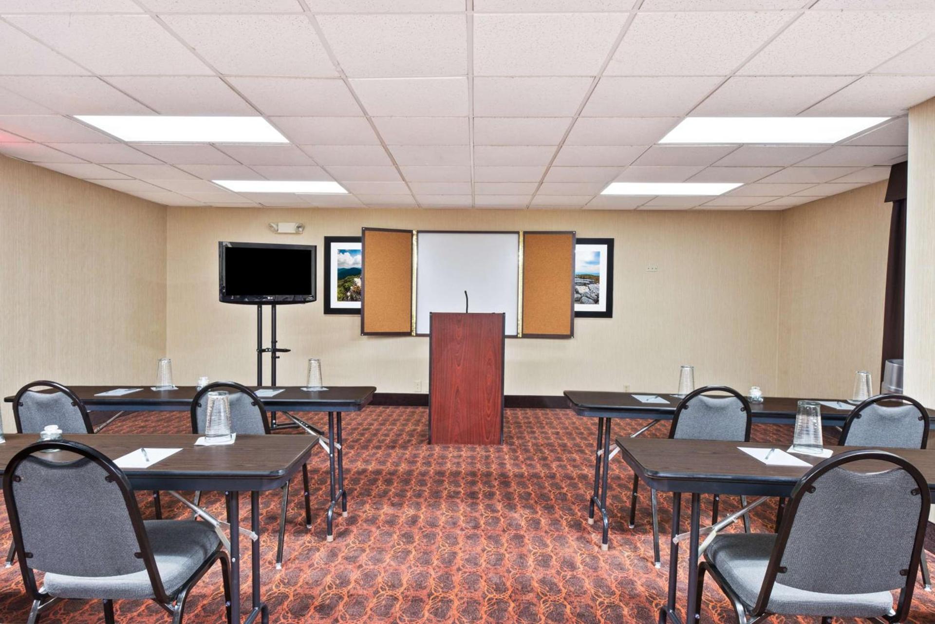 Hampton Inn Huntington/Barboursville photo 29