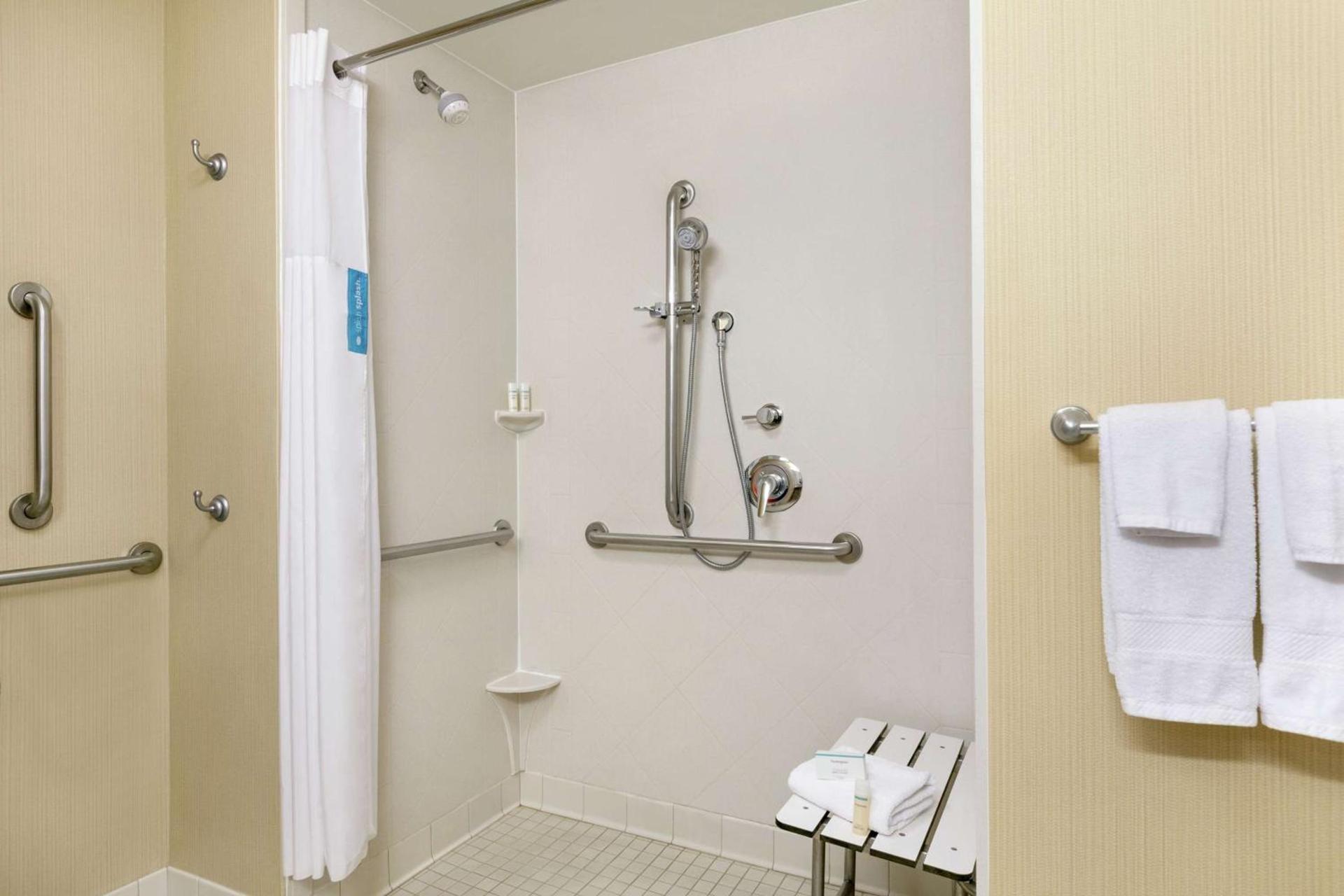 Hampton Inn & Suites Charles Town photo 15