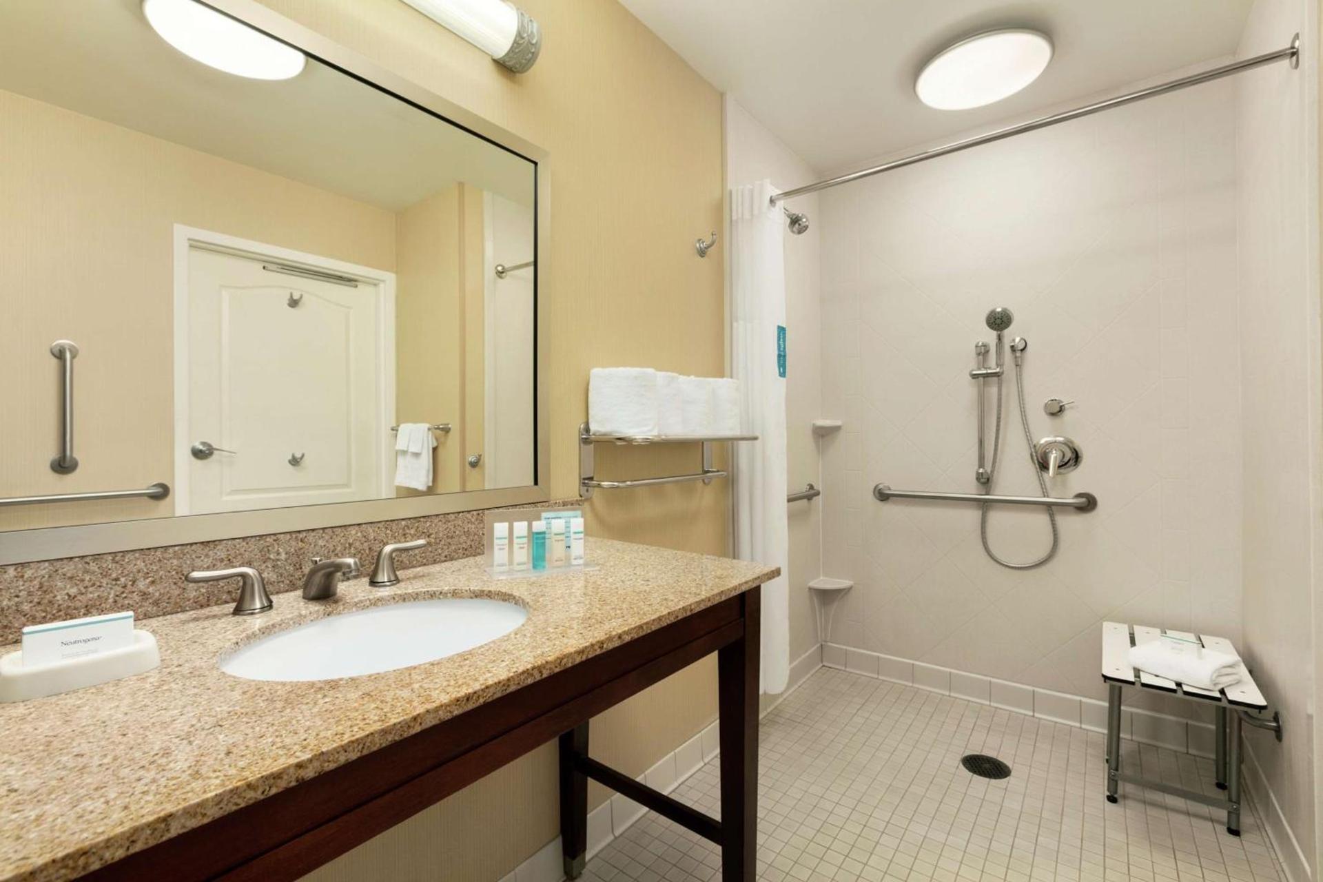 Hampton Inn & Suites Charles Town photo 16