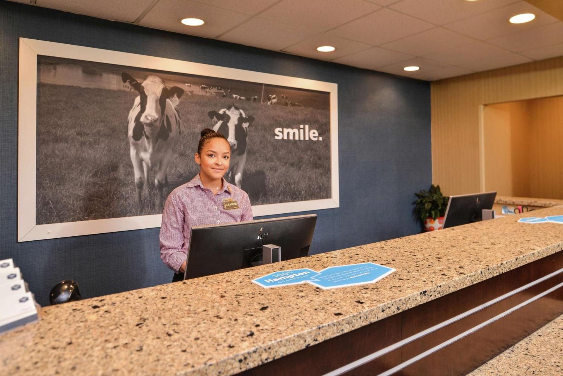 Hampton Inn Harrisonburg South photo 9