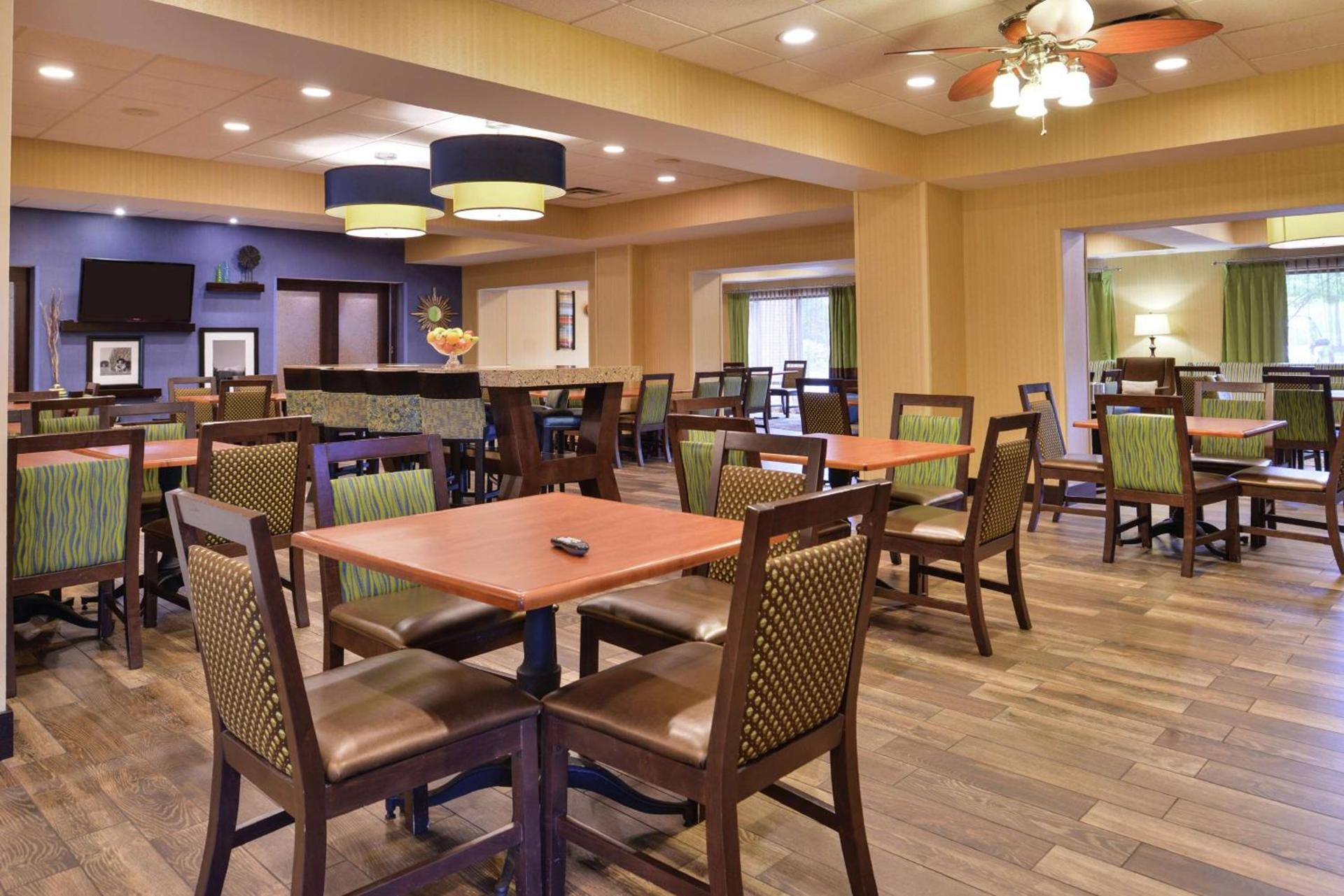 Hampton Inn Harrisonburg South photo 14