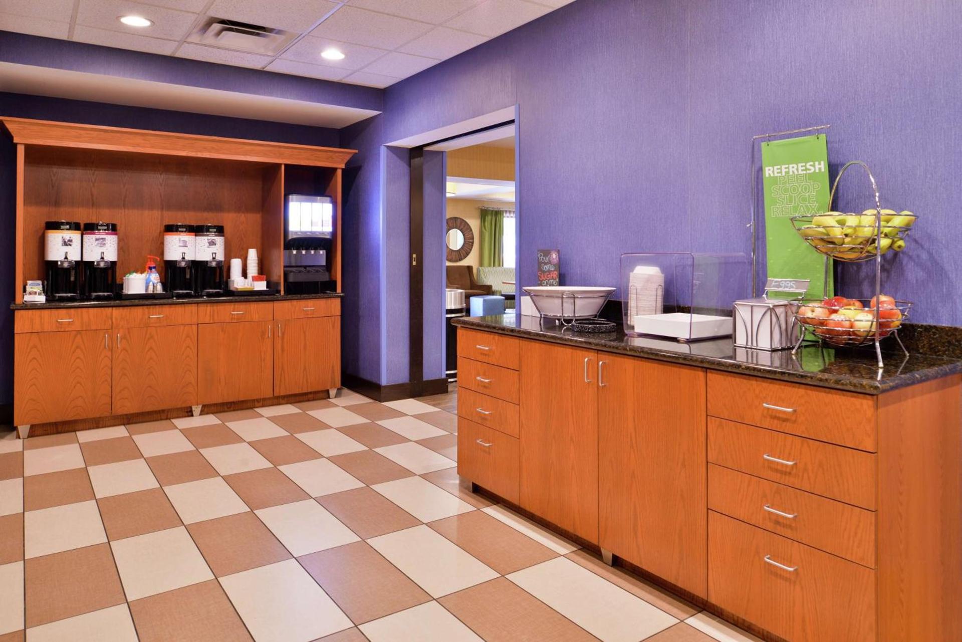 Hampton Inn Harrisonburg South photo 15