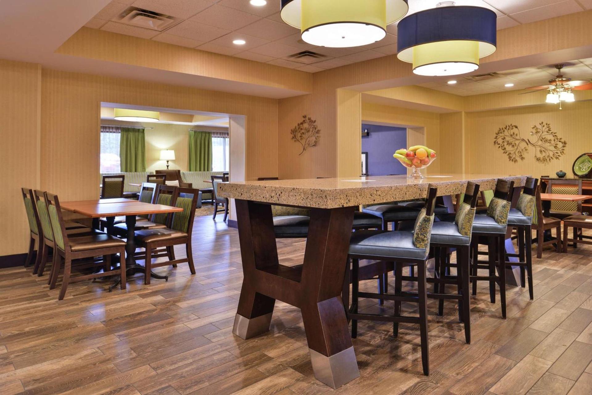 Hampton Inn Harrisonburg South photo 17