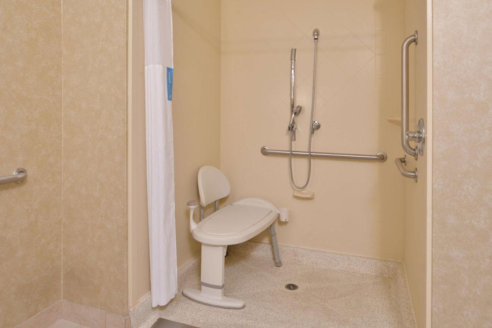 Hampton Inn Harrisonburg South photo 22