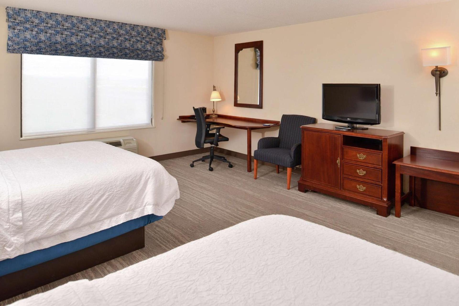 Hampton Inn Harrisonburg South photo 25