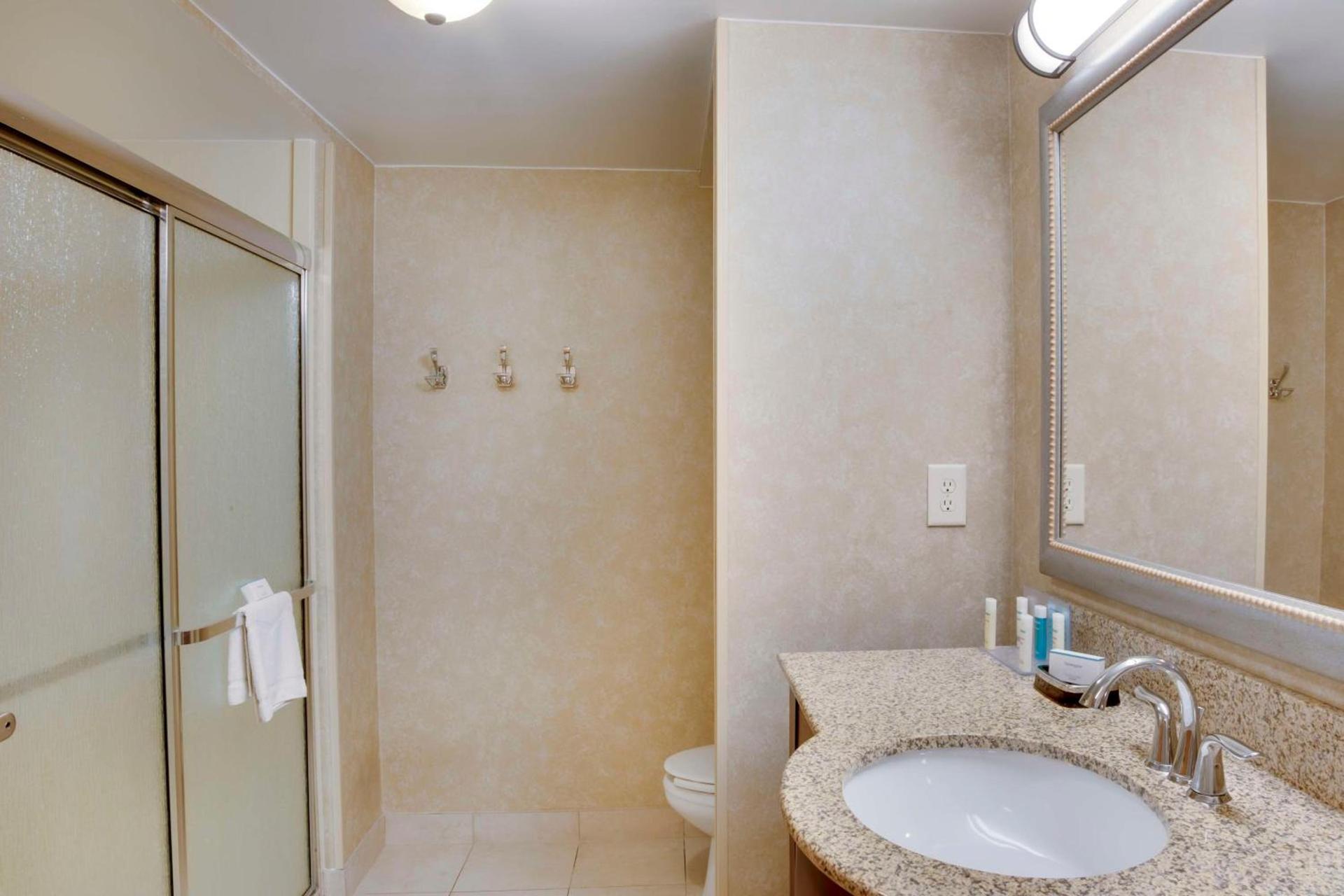Hampton Inn Harrisonburg South photo 29