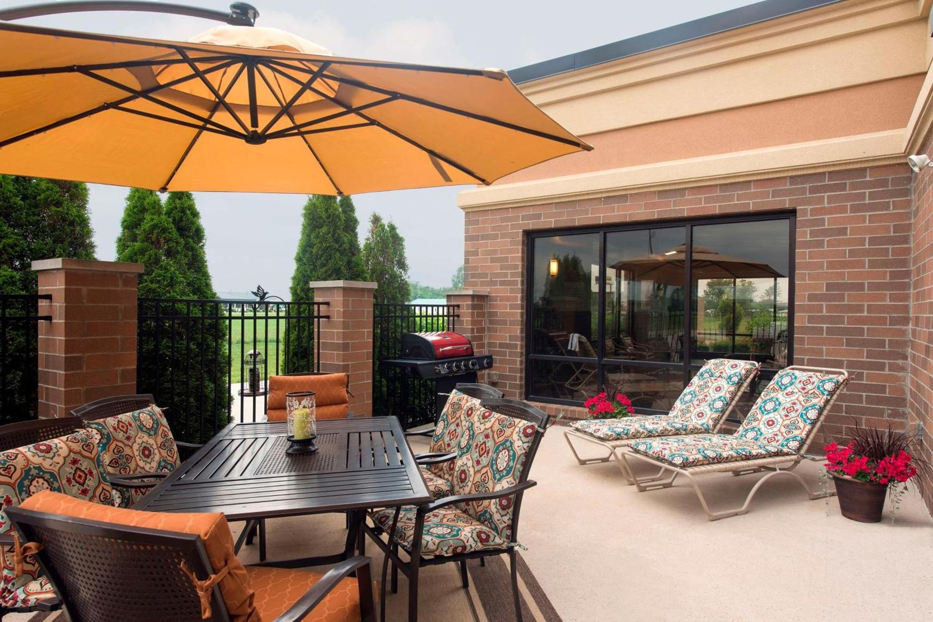 Hampton Inn & Suites Crawfordsville photo 2