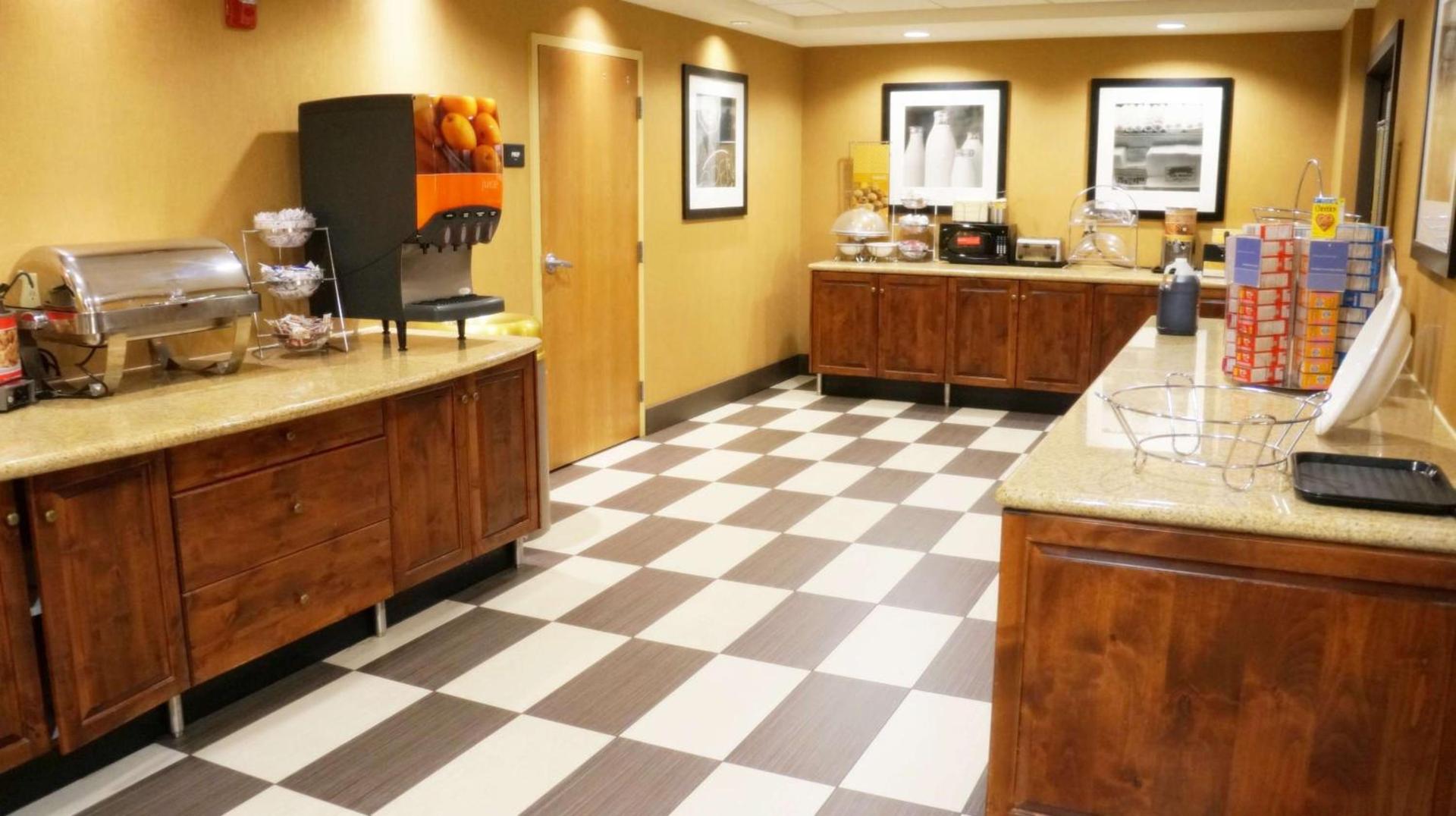 Hampton Inn & Suites Kingman photo 10