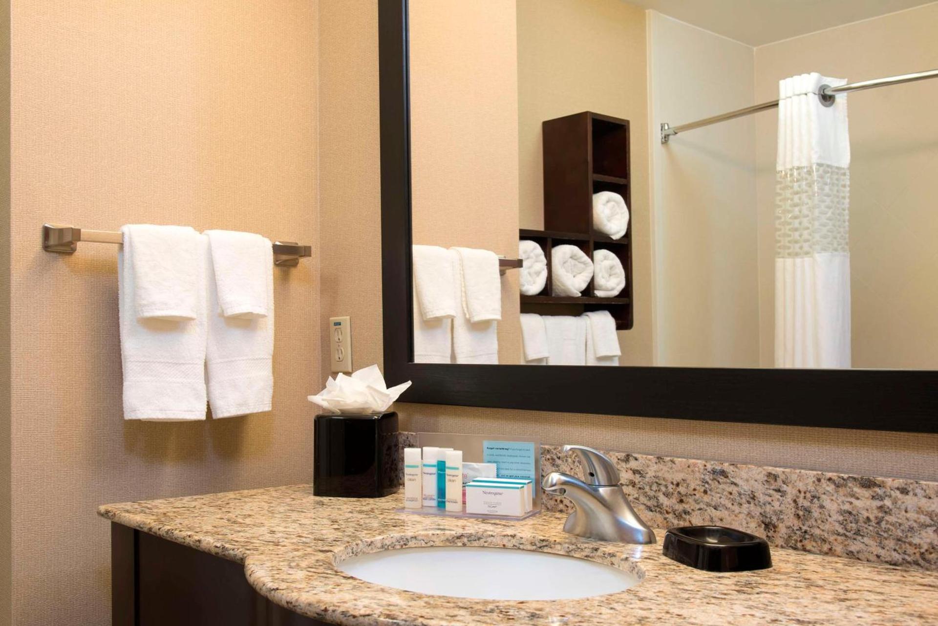 Hampton Inn & Suites Crawfordsville photo 22