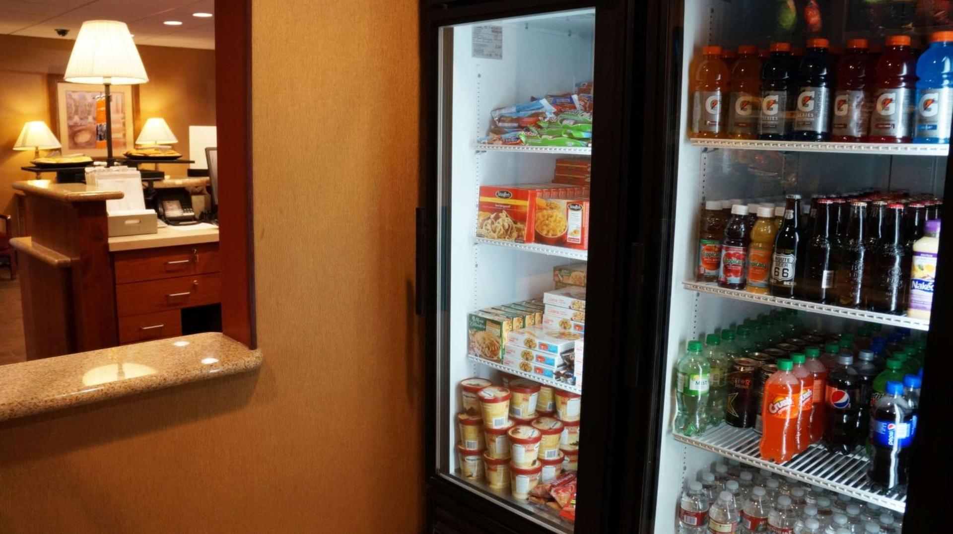 Hampton Inn & Suites Kingman photo 11
