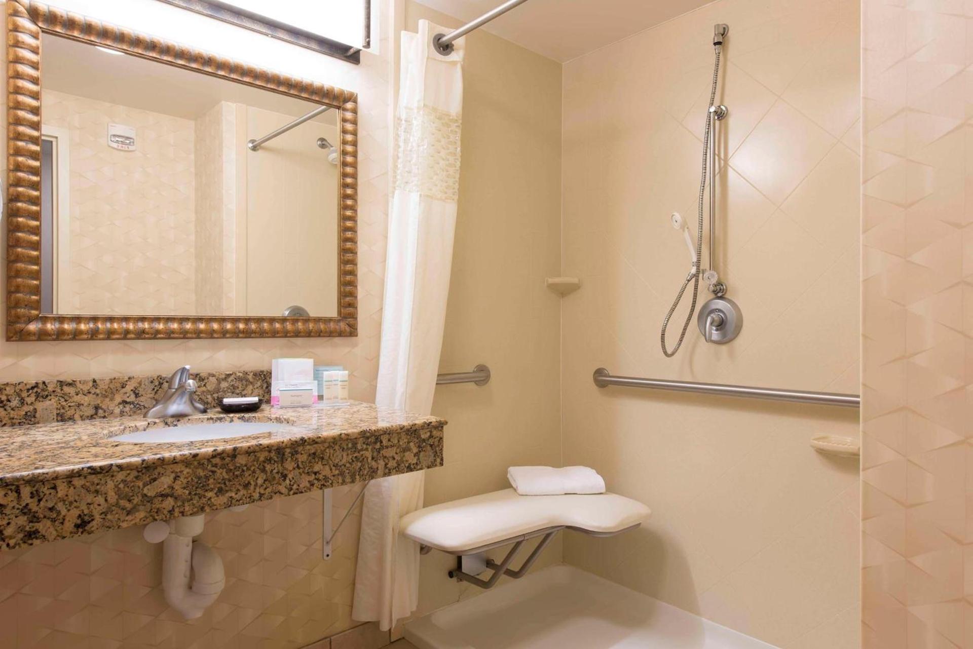 Hampton Inn and Suites Indianapolis-Fishers photo 19