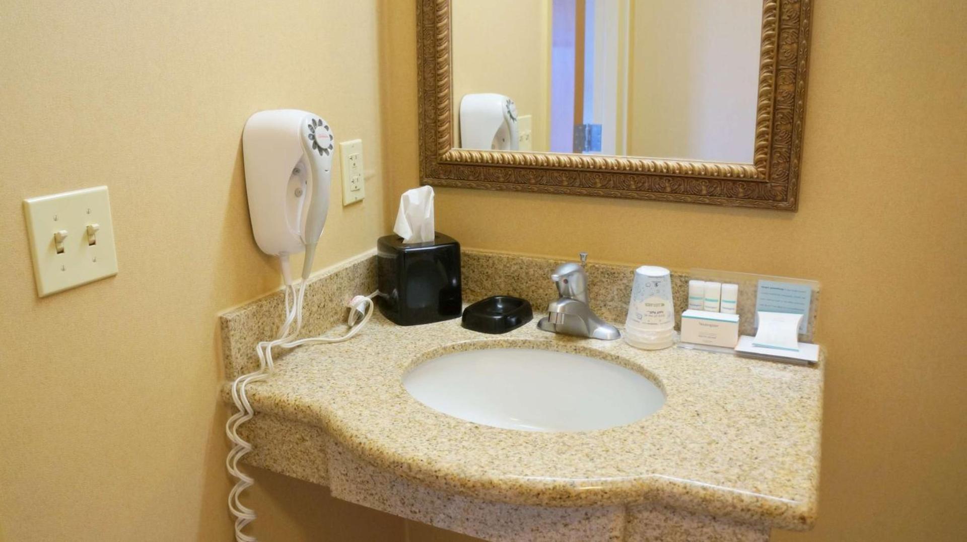 Hampton Inn & Suites Kingman photo 31