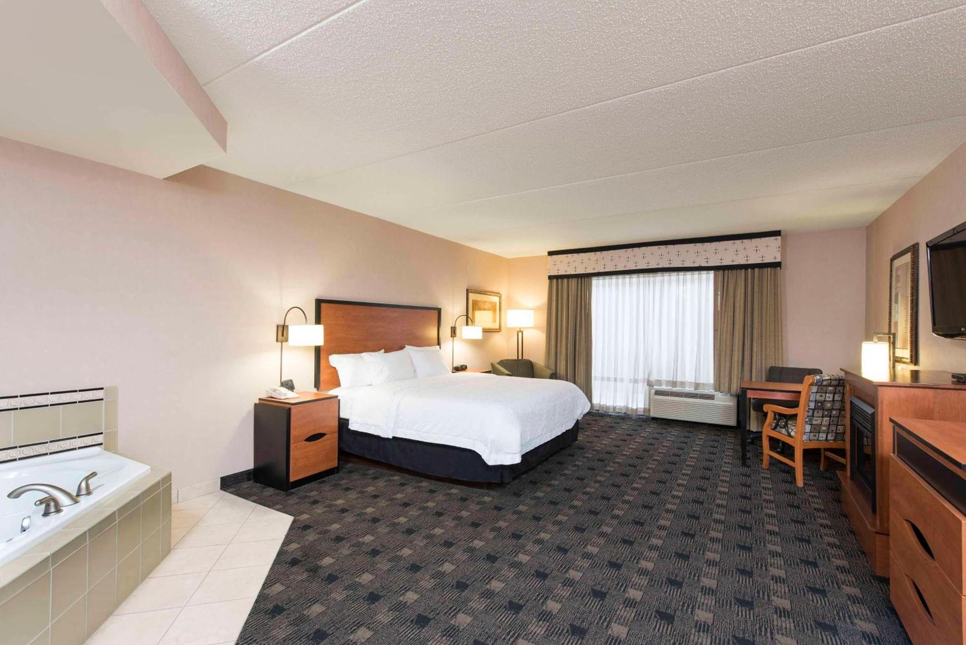 Hampton Inn and Suites Indianapolis-Fishers photo 32